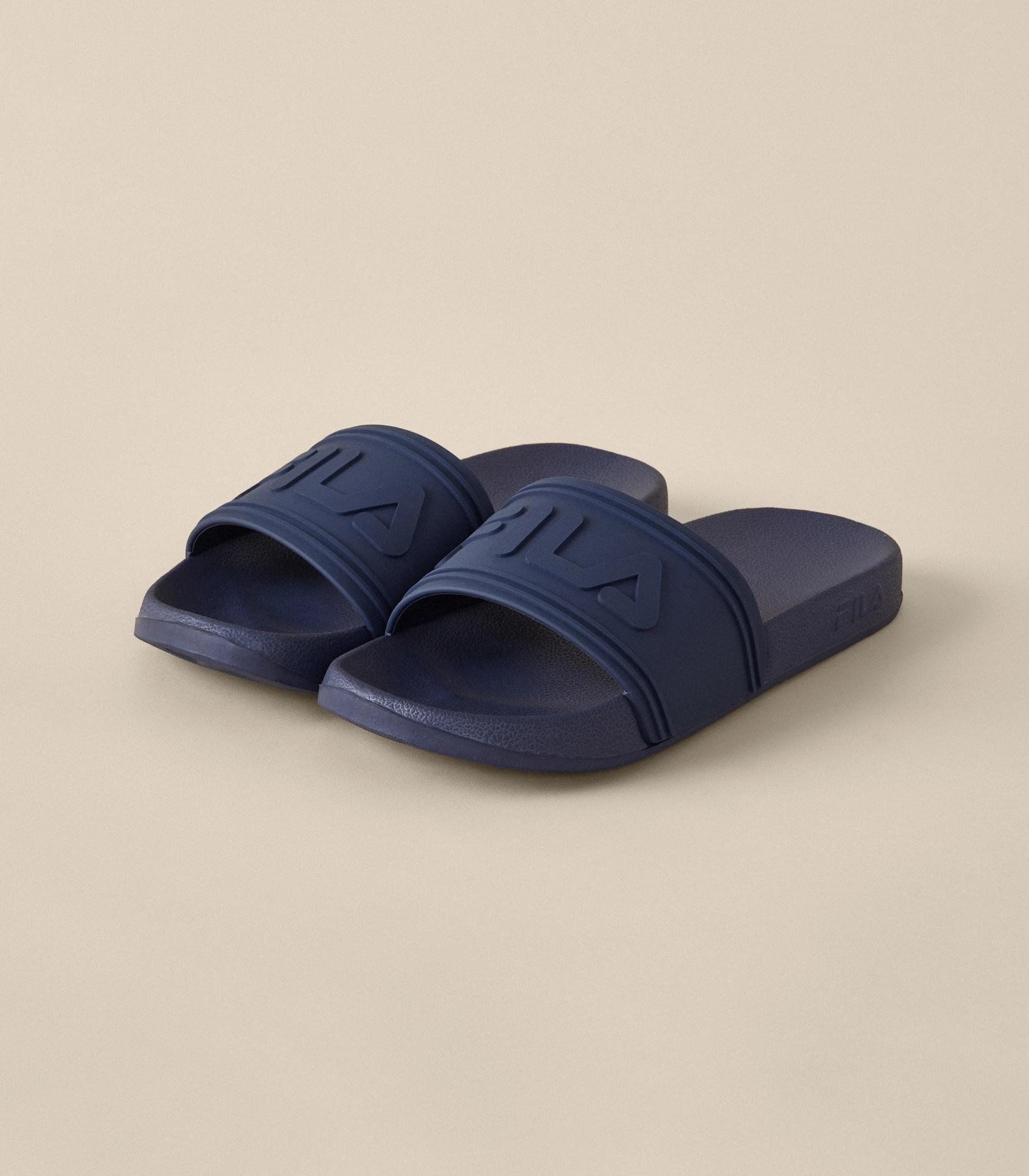 Navy blue store fila slides