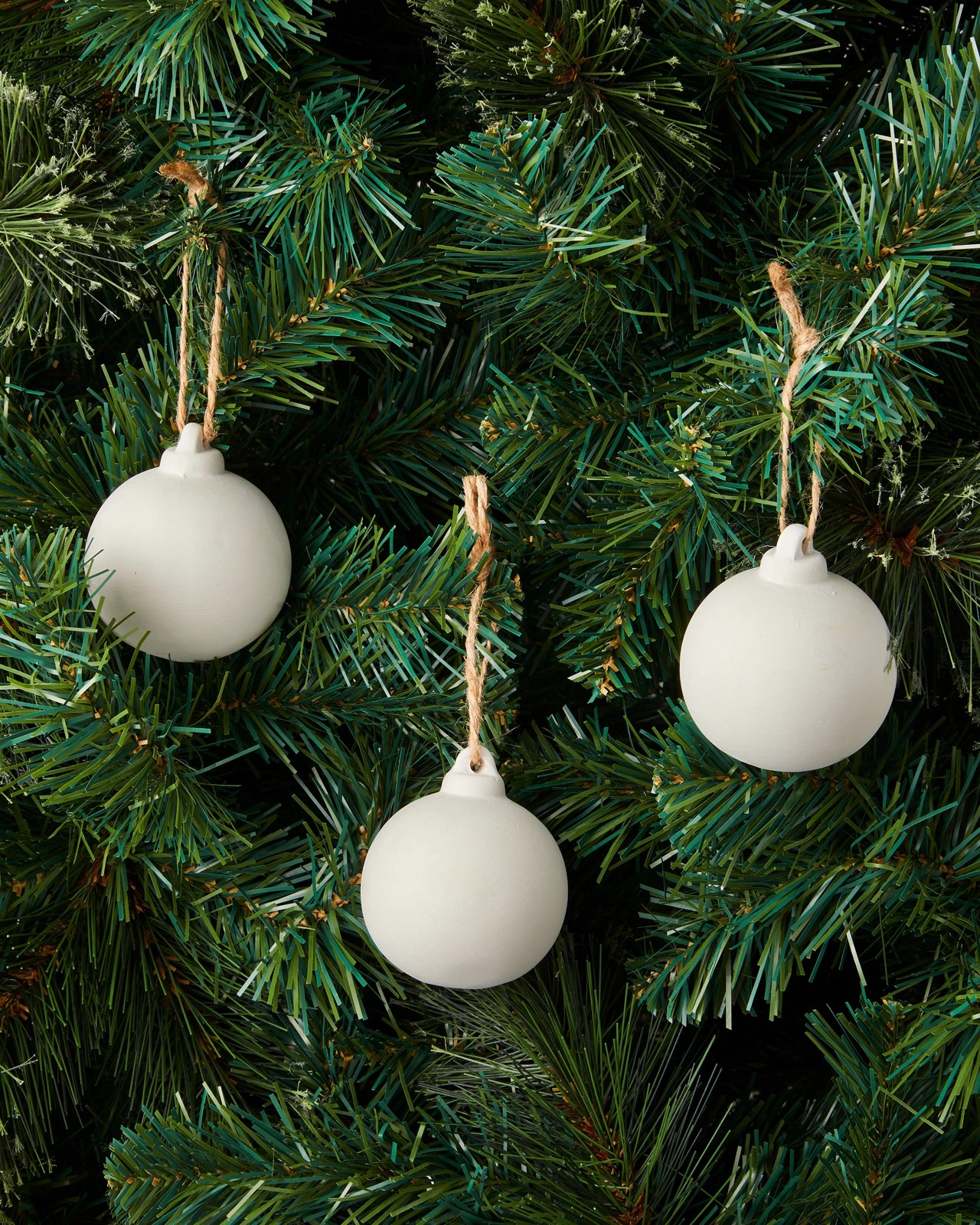 Anko 3 Pack Christmas Craft Paint Your Own Ceramic Baubles 3 of 3