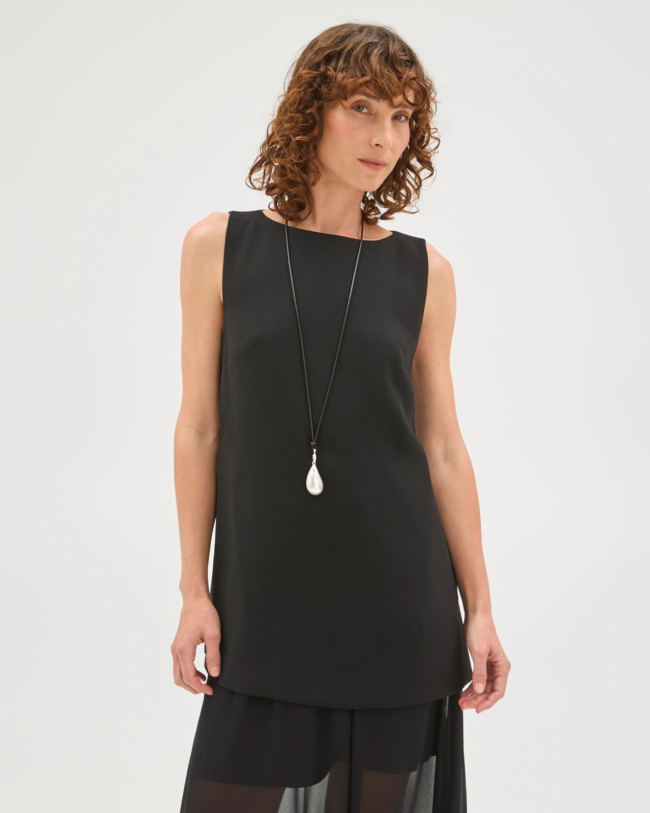 Preview Sleeveless Crepe Tailoring Longline Tunic Top - Black 2 of 5