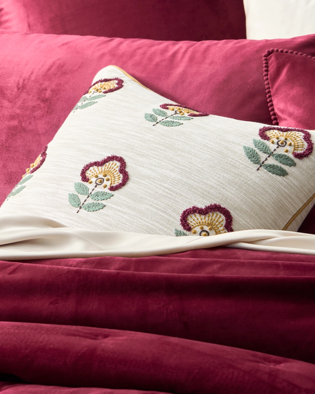 Lacy Velvet Comforter - Merlot 4 of 5