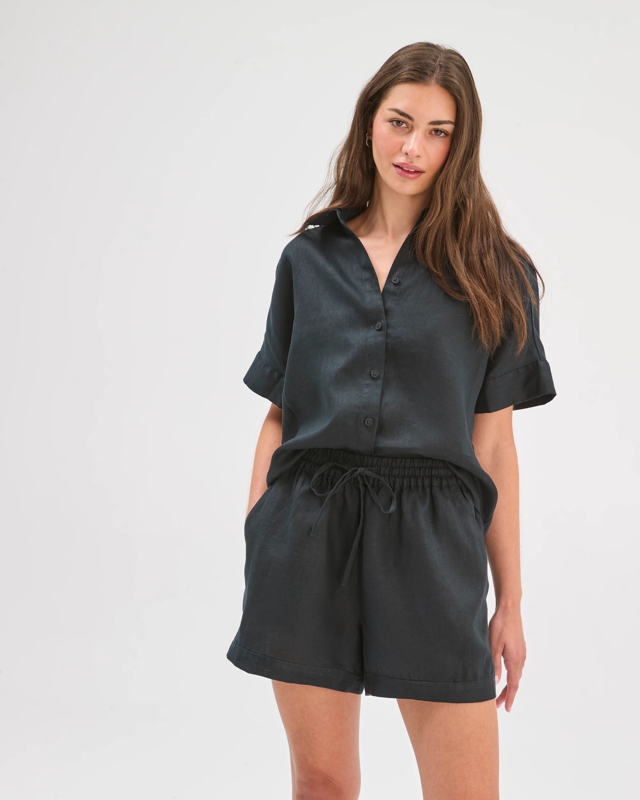 Petites European Linen Pull On Shorts 5 of 5