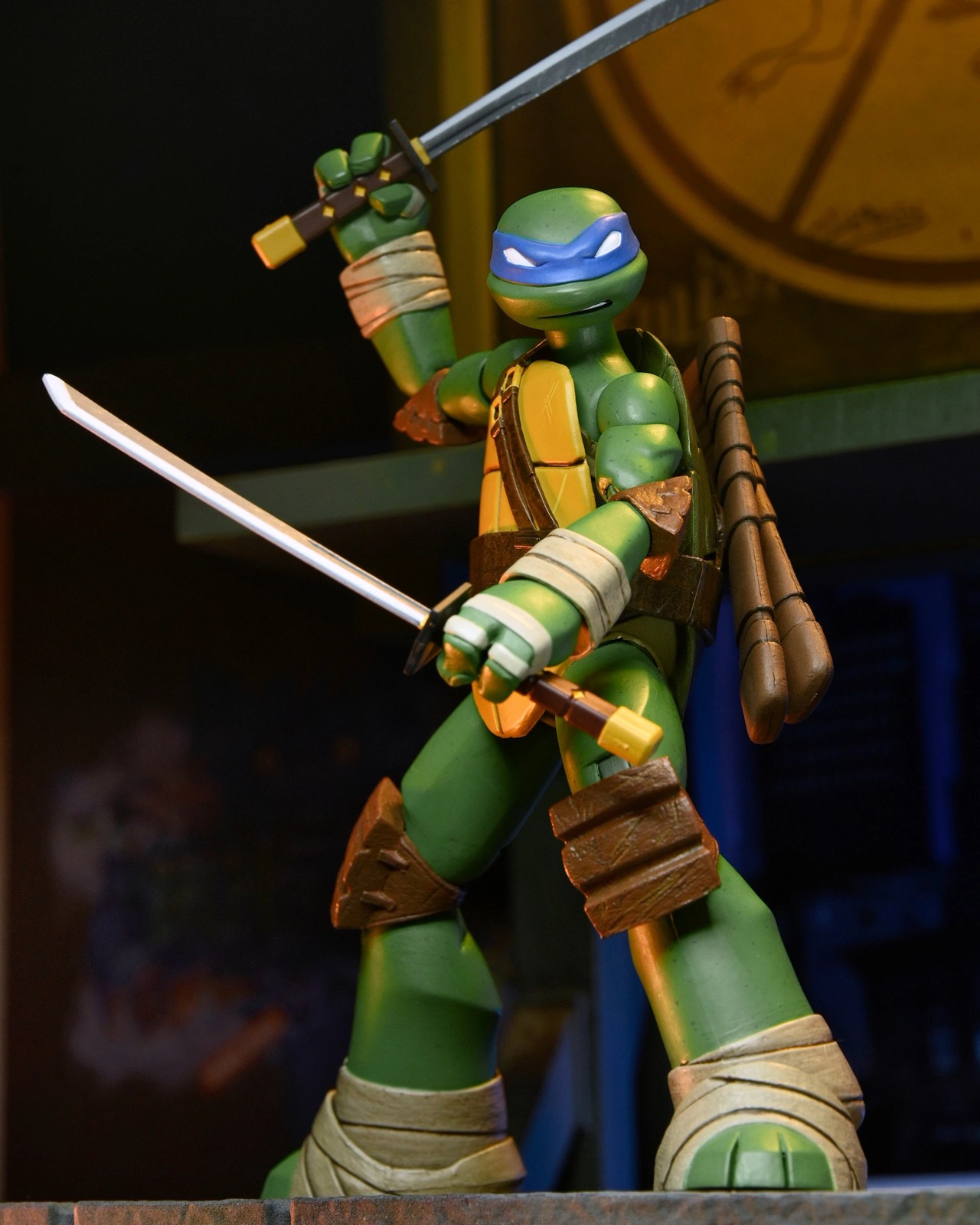 NECA TMNT Leonardo Ultimate 7-Inch Scale Figurine 2 of 6
