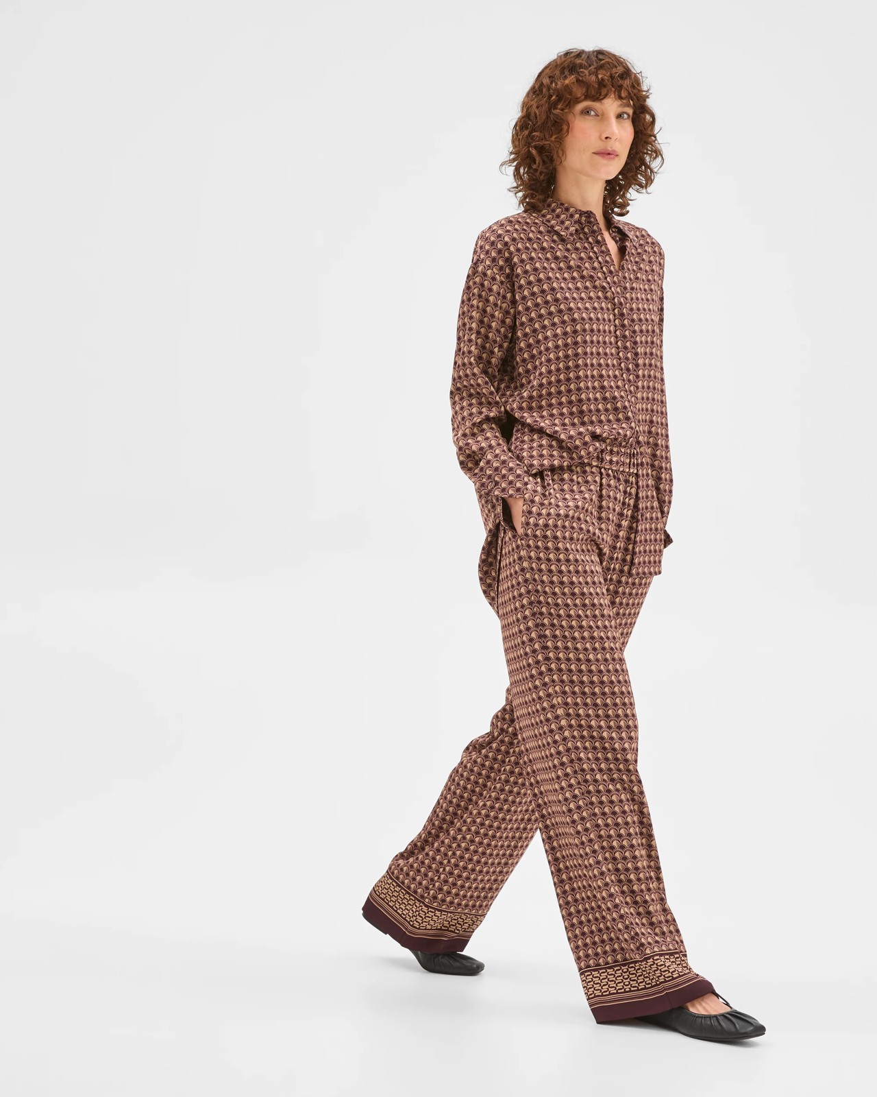 Preview Elastic Waist Wide Leg Pants 2 of 6