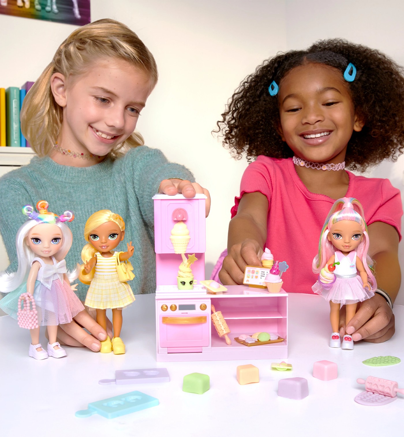 Rainbow High Little Dessert Shop with Kandy Playset 5 of 5