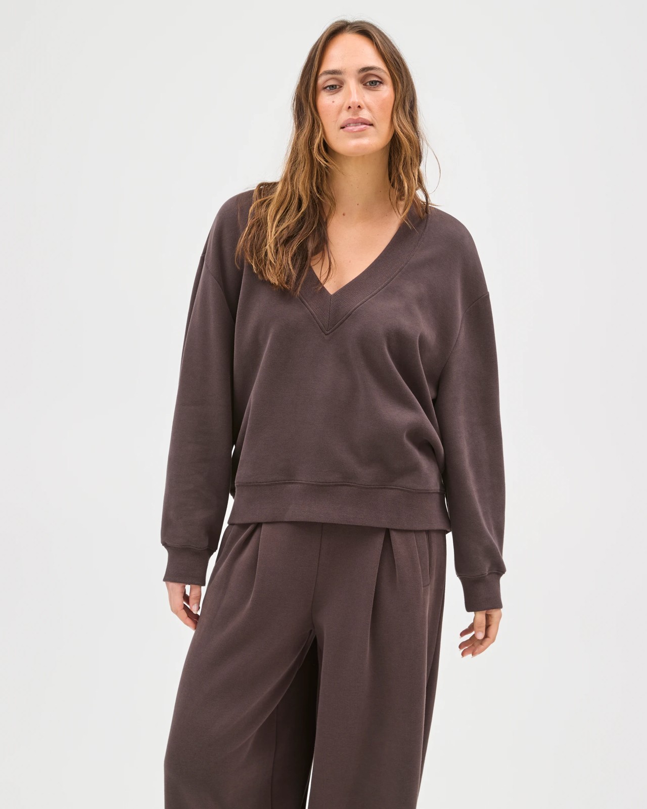 Active Australian Cotton Blend Sueded Rib V-Neck Jumper - Cocoa 3 of 5