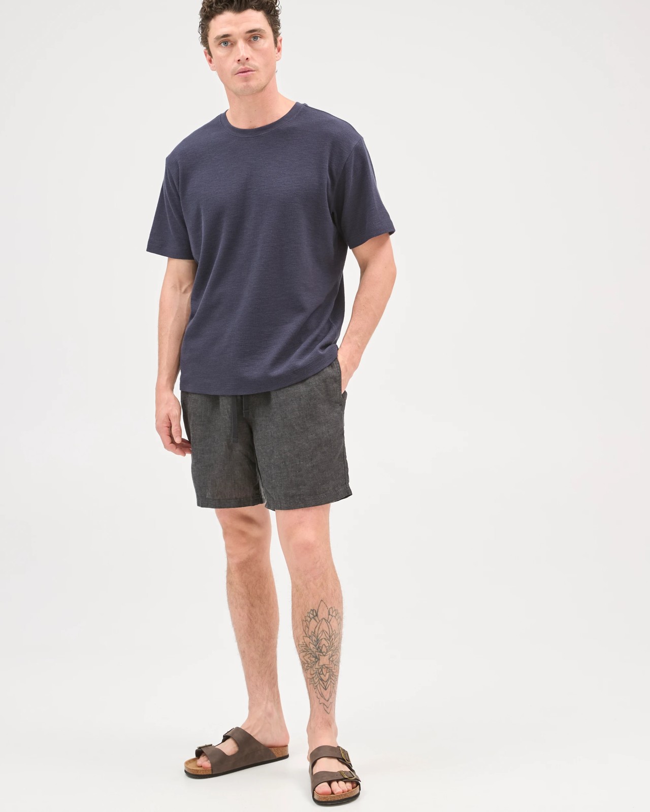 European Linen Shorts - Black 2 of 5