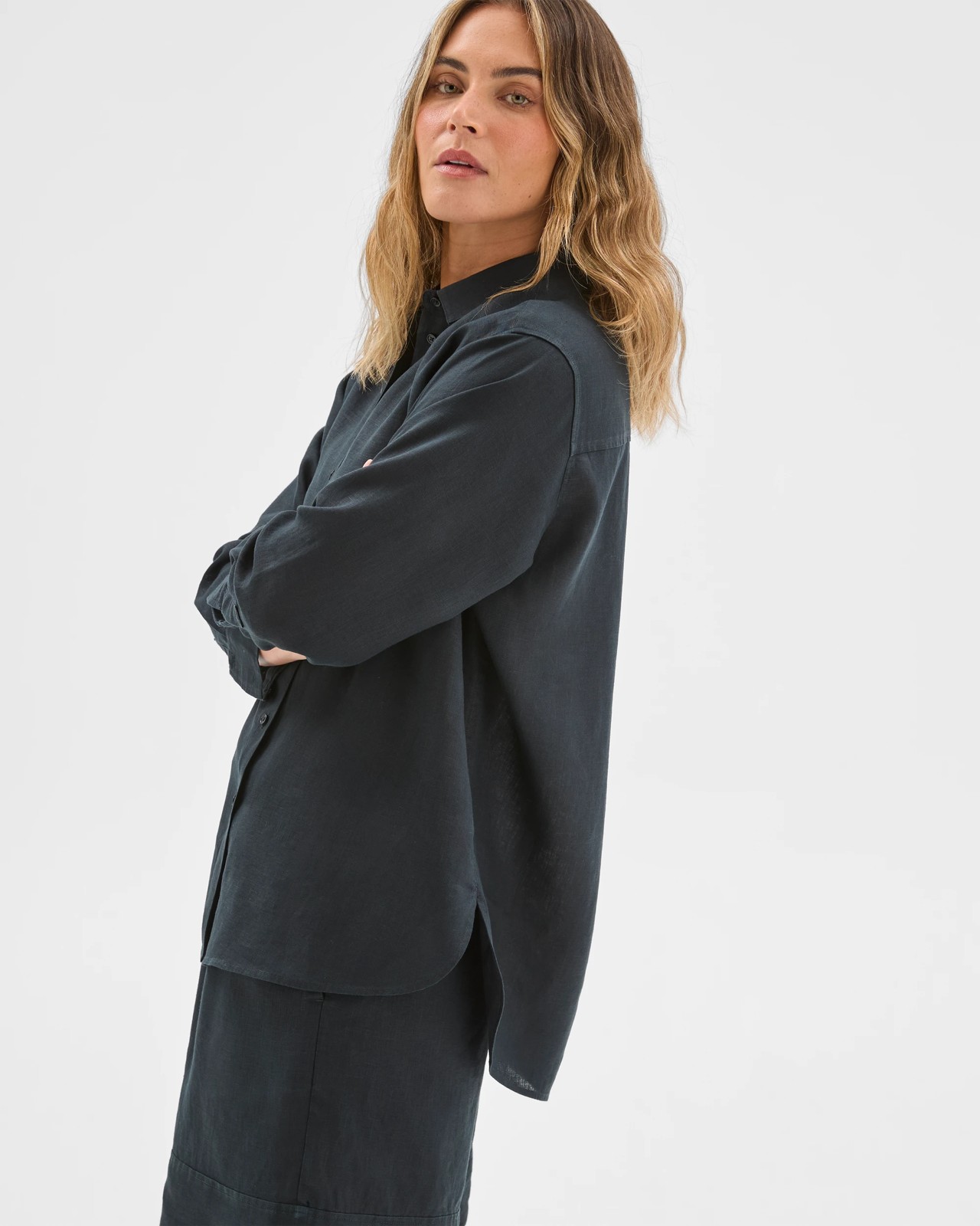 European Linen Long Sleeve Shirt - Black 3 of 6