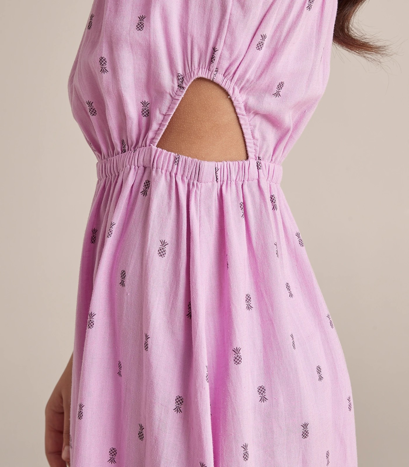 SH251761_02 S23 SL WOVEN CUT OUT MIDI DRESS PURPLE 3 of 6