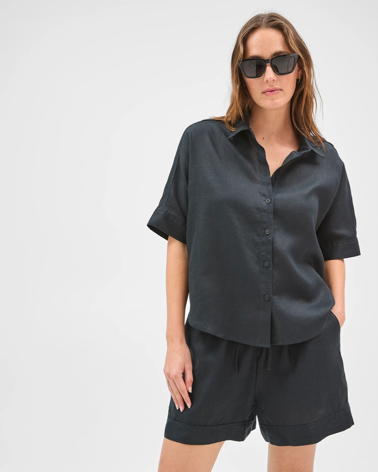 European Linen Short Sleeve Shirt - Black 4 of 6