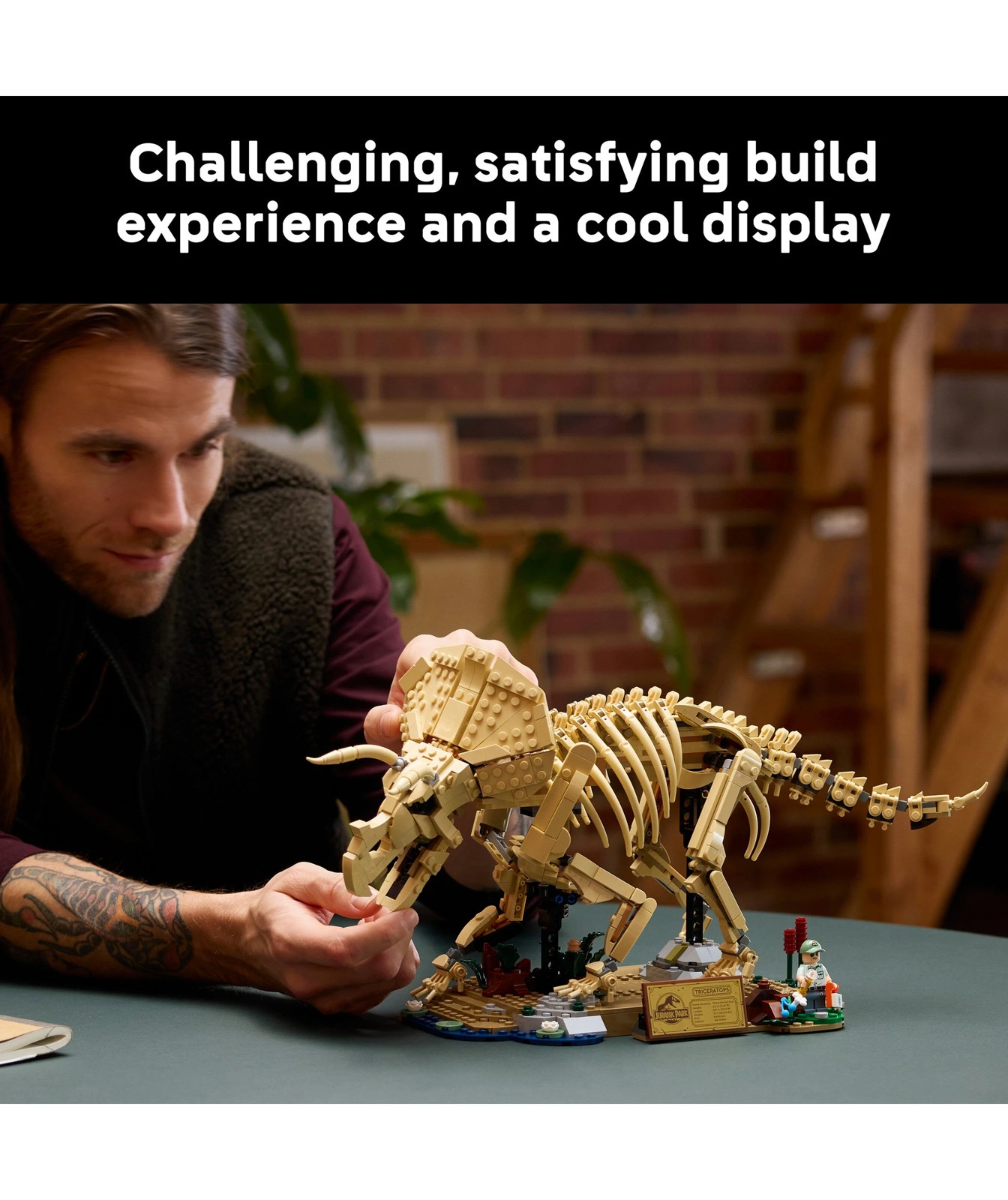 LEGO® Jurassic World Dinosaur Fossils: Triceratops 77985 3 of 5