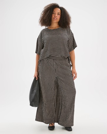 Plus Size Textured Wide Leg Knit Pants