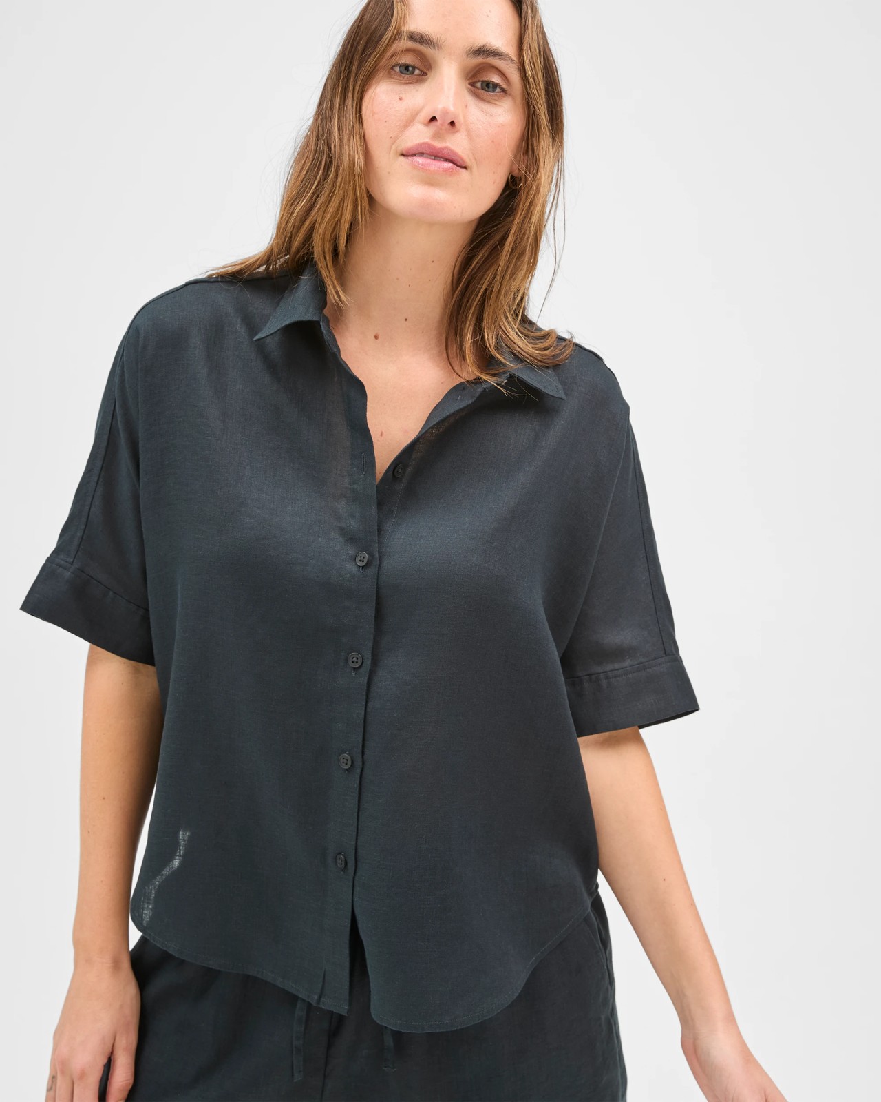 European Linen Short Sleeve Shirt - Black 5 of 6
