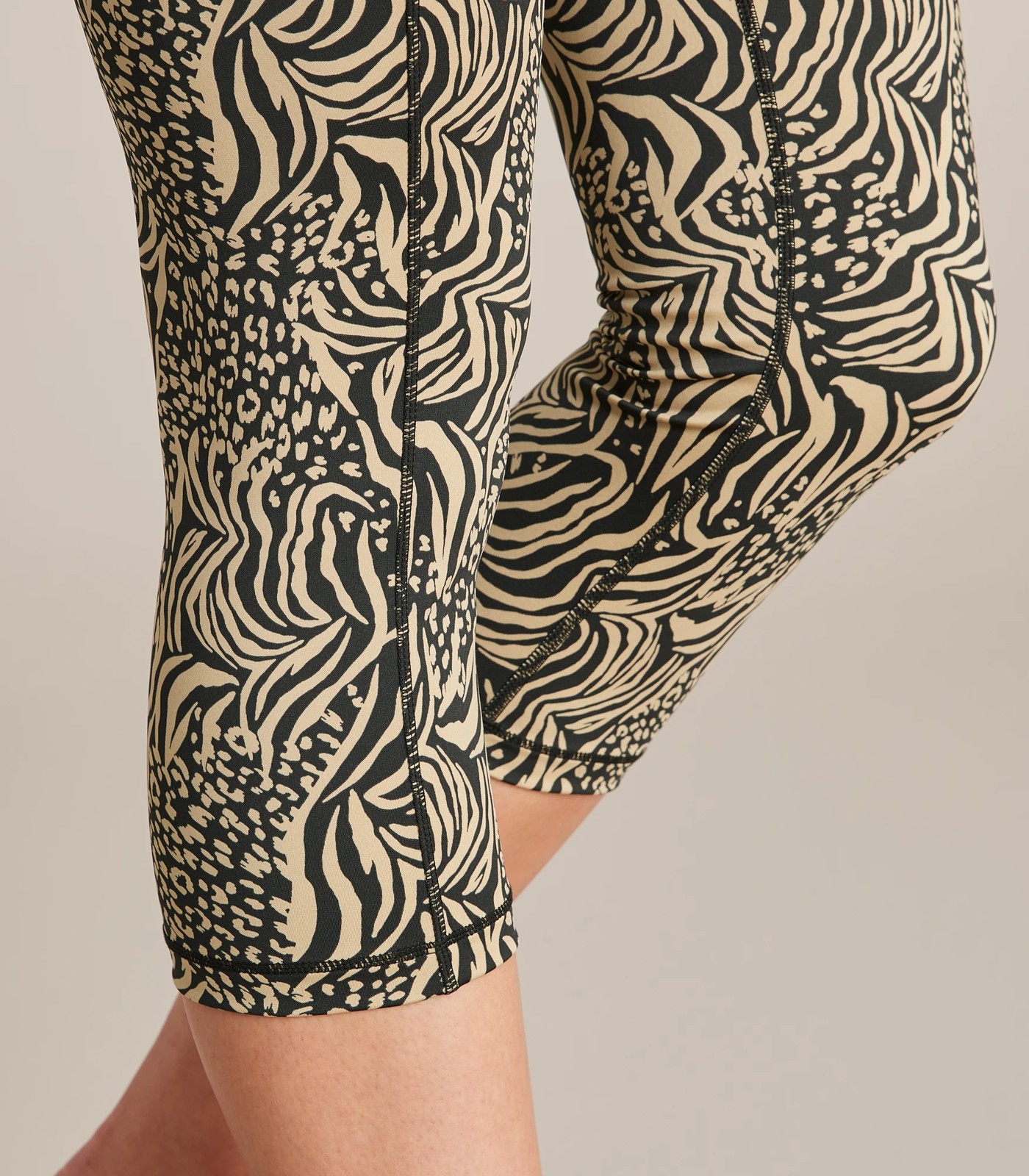 Active 3/4 Length Workout Tights 4 of 5