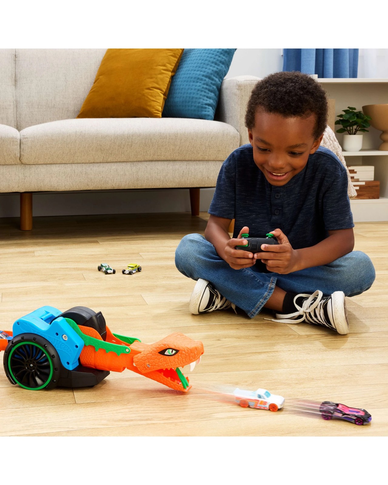 Hot Wheels Let’s Race Slither ‘N Strike RC & 1 Toy Car 6 of 6