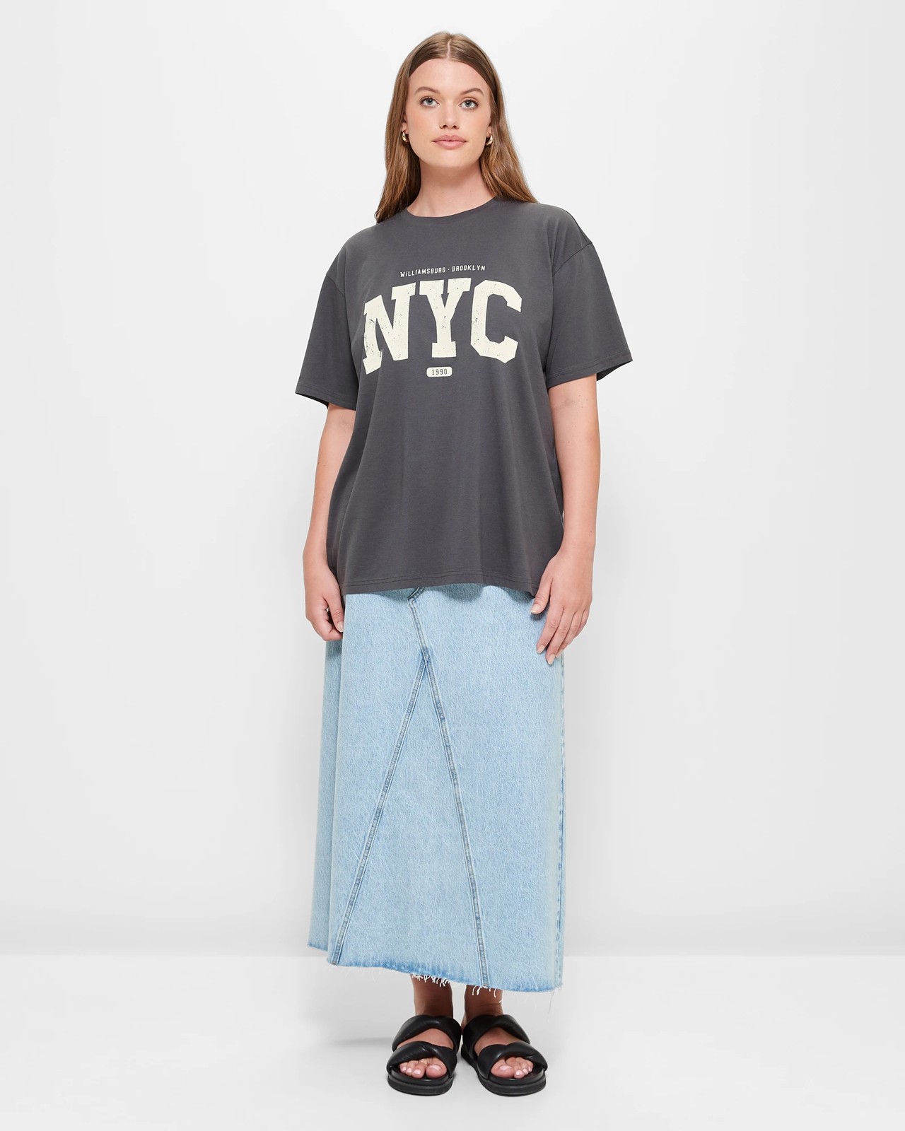 Oversized Tee - Lily Logo – main story