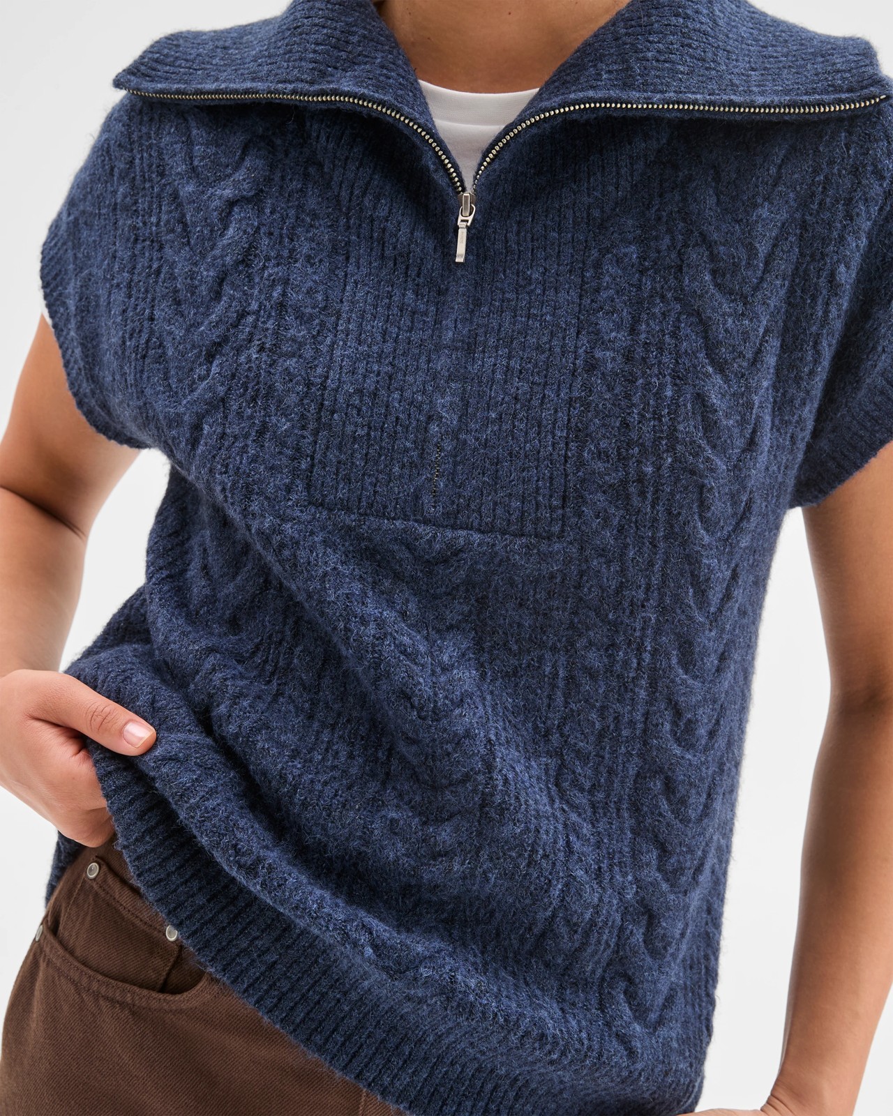 Lightweight Lofty Cable Knit Vest - Navy 5 of 6
