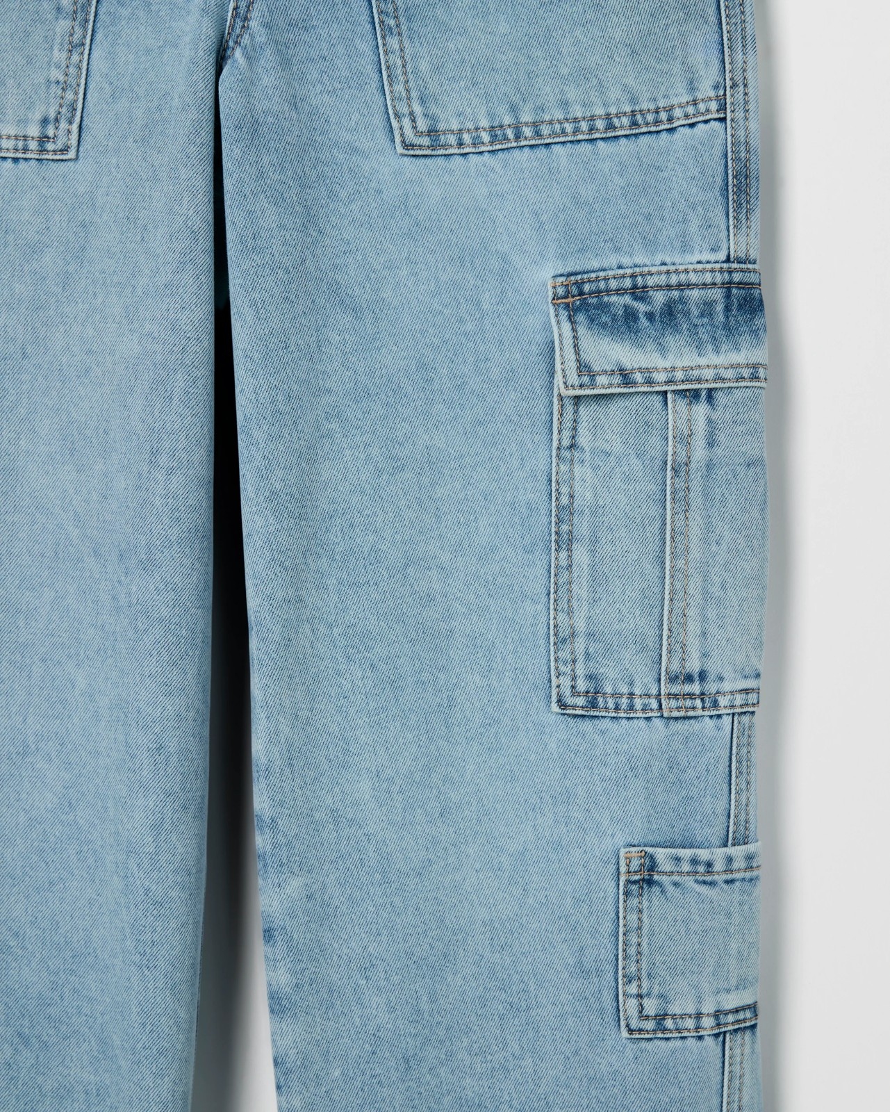 Australian Cotton Blend Loose Fit Cargo Denim Jeans - Light Wash 6 of 6