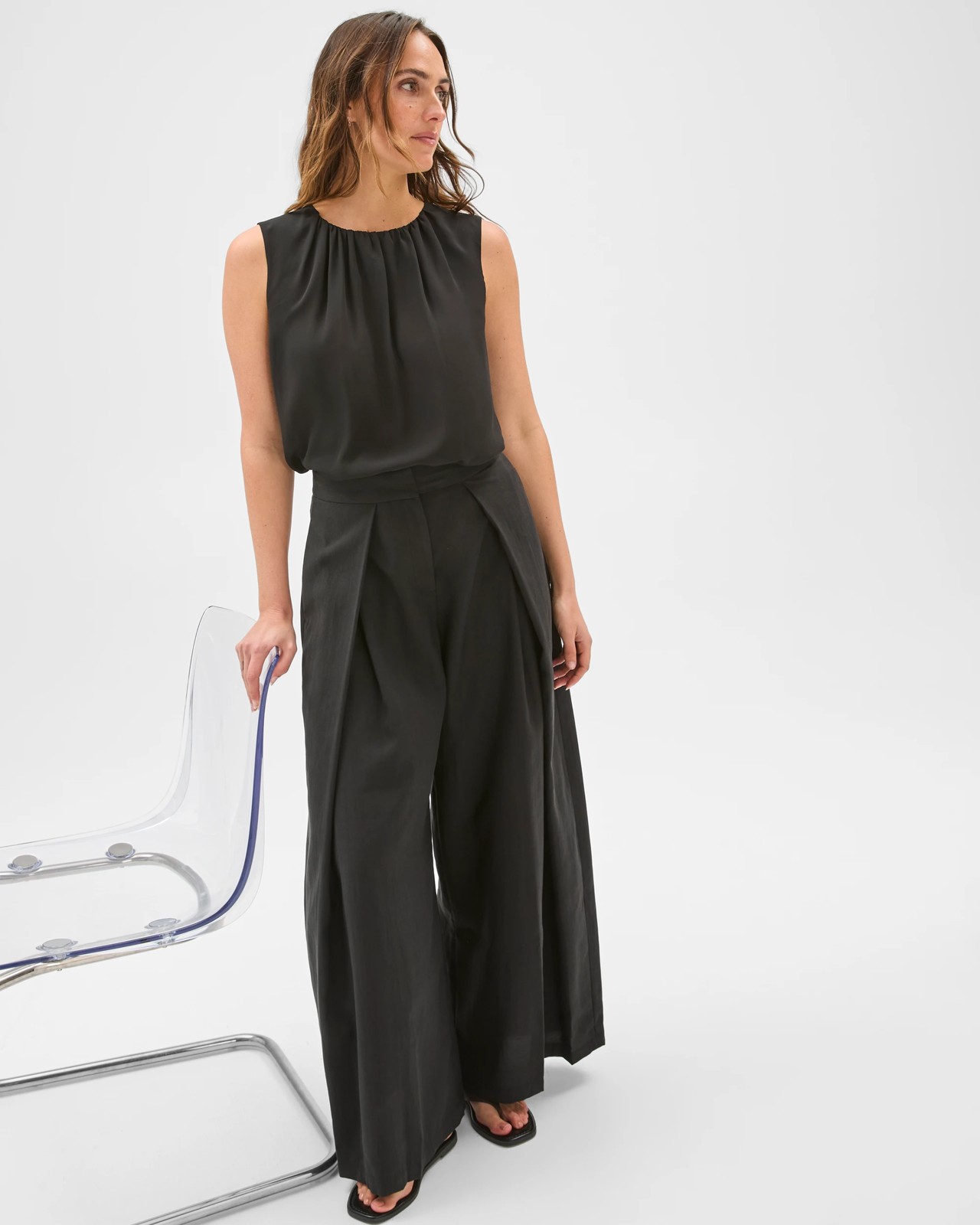 Preview Crossover Pleated Wide Leg Pants - Black 4 of 5