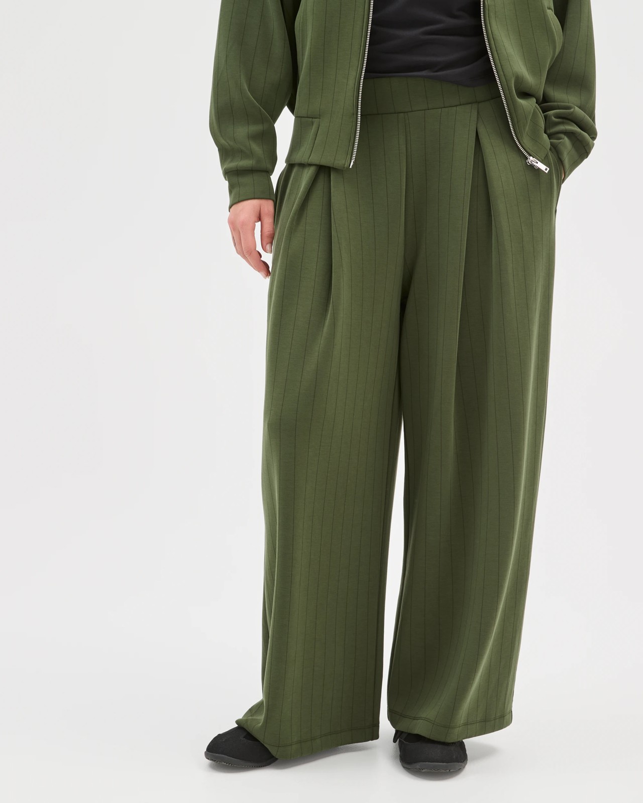Active Movement Pleat Front Wide Leg Pants - Olive 3 of 5