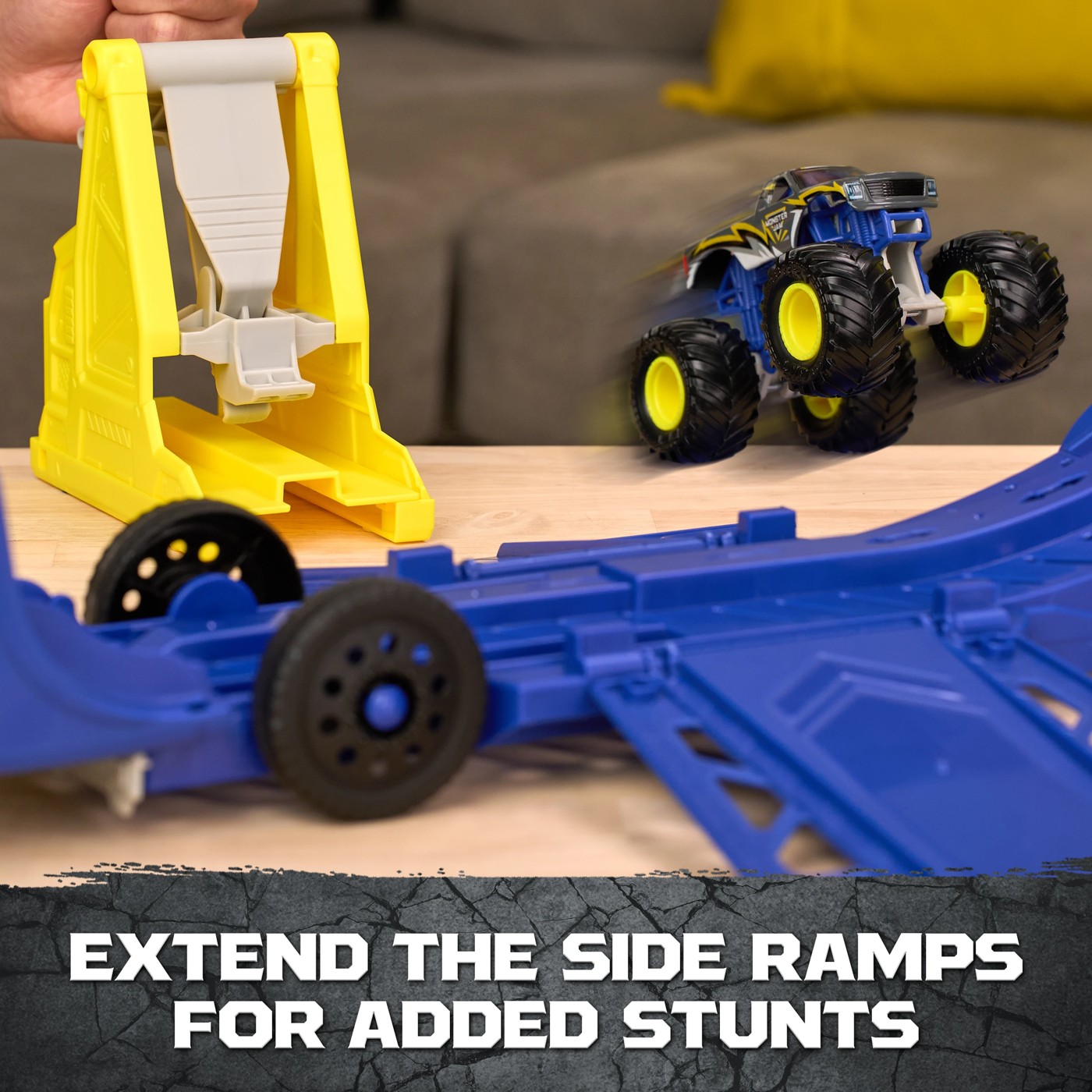 Monster Jam 1:64 Hauler Playset 5 of 5