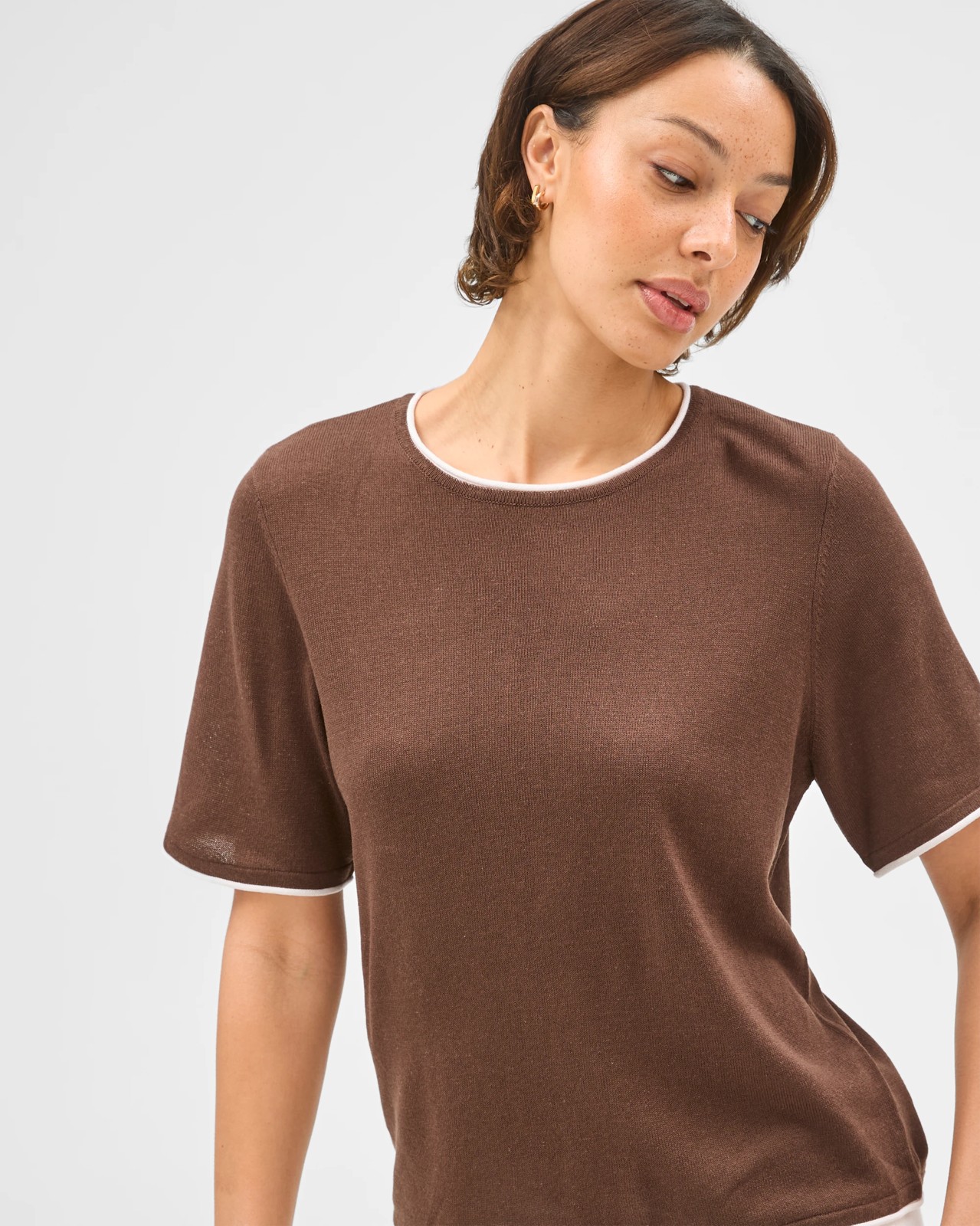 Contrast Trim Knit T-Shirt - Coffee White 3 of 5