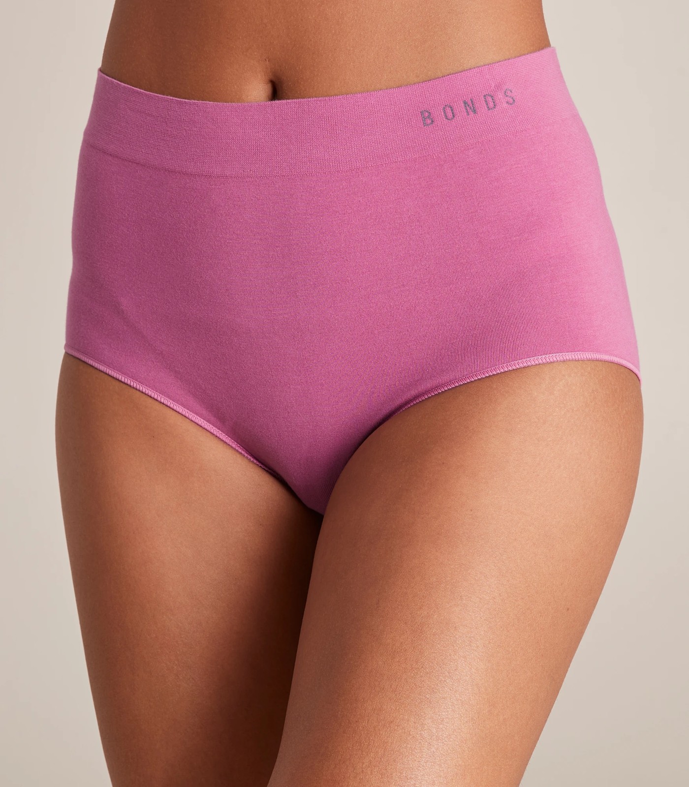 Bonds Seamless Full Briefs; Style: WWGAL