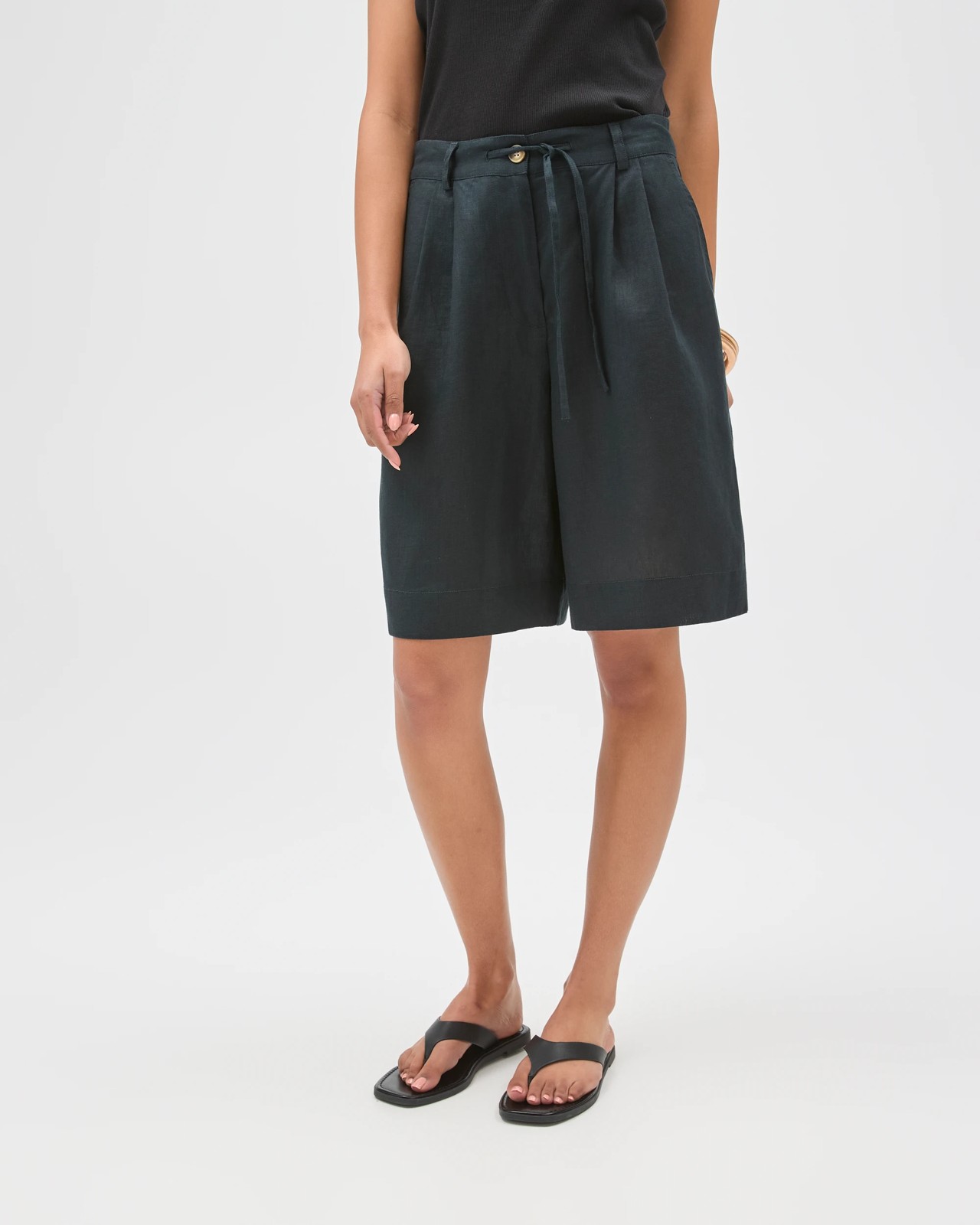 European Linen Bermuda Shorts - Black 4 of 6