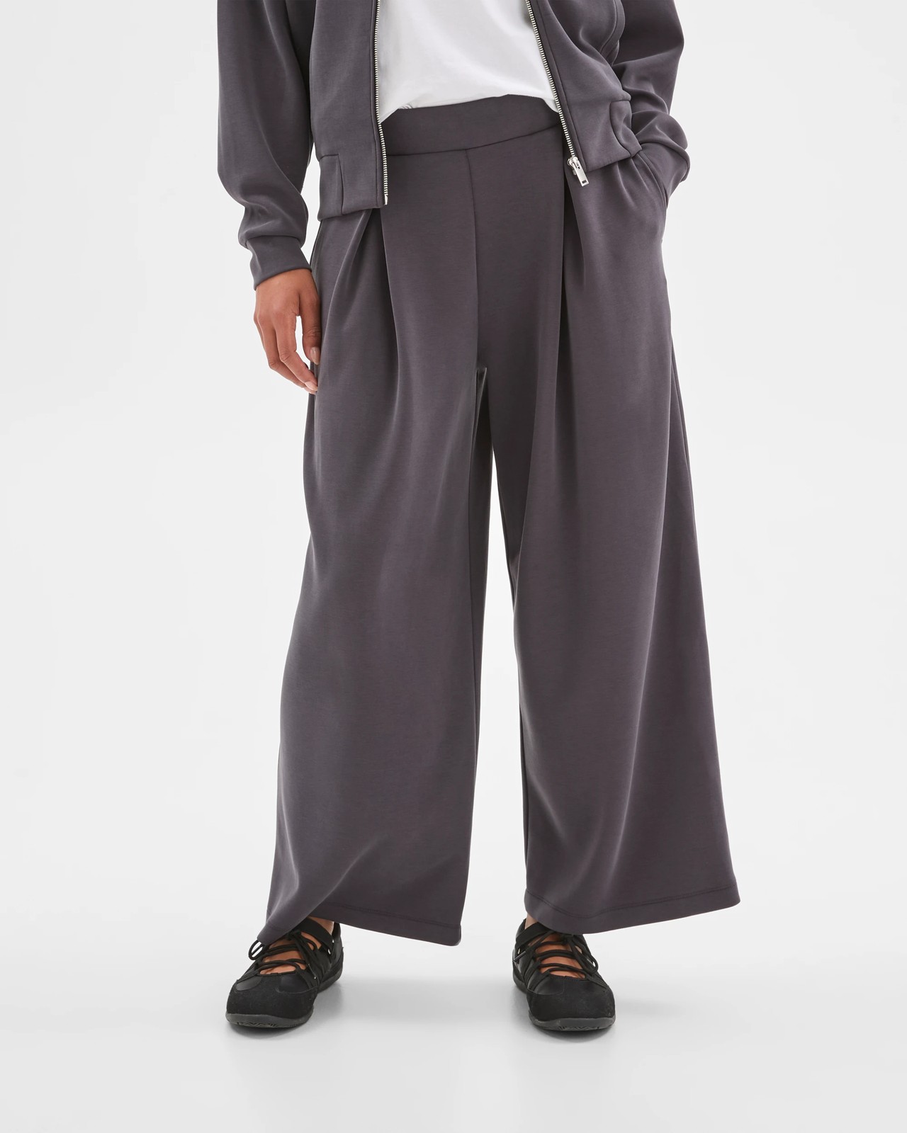 Active Movement Pleat Front Wide Leg Pants - Charcoal 3 of 5