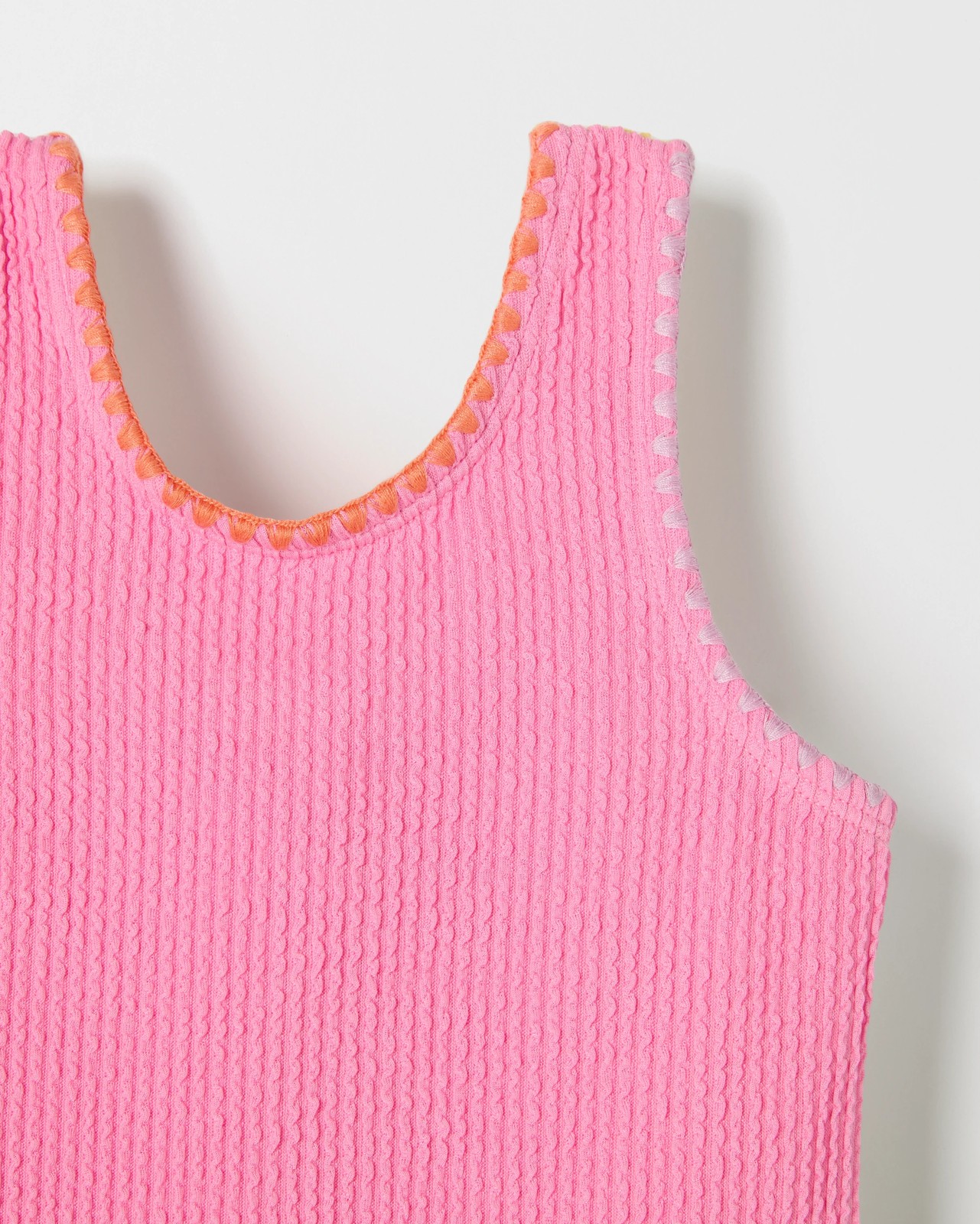Scoop Neck Sleeveless One Piece Swimsuit 2 of 3