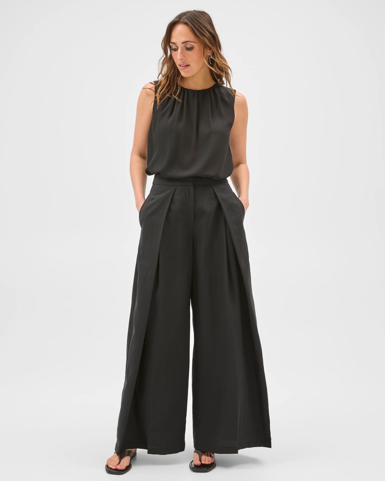 Preview Crossover Pleated Wide Leg Pants - Black 2 of 5