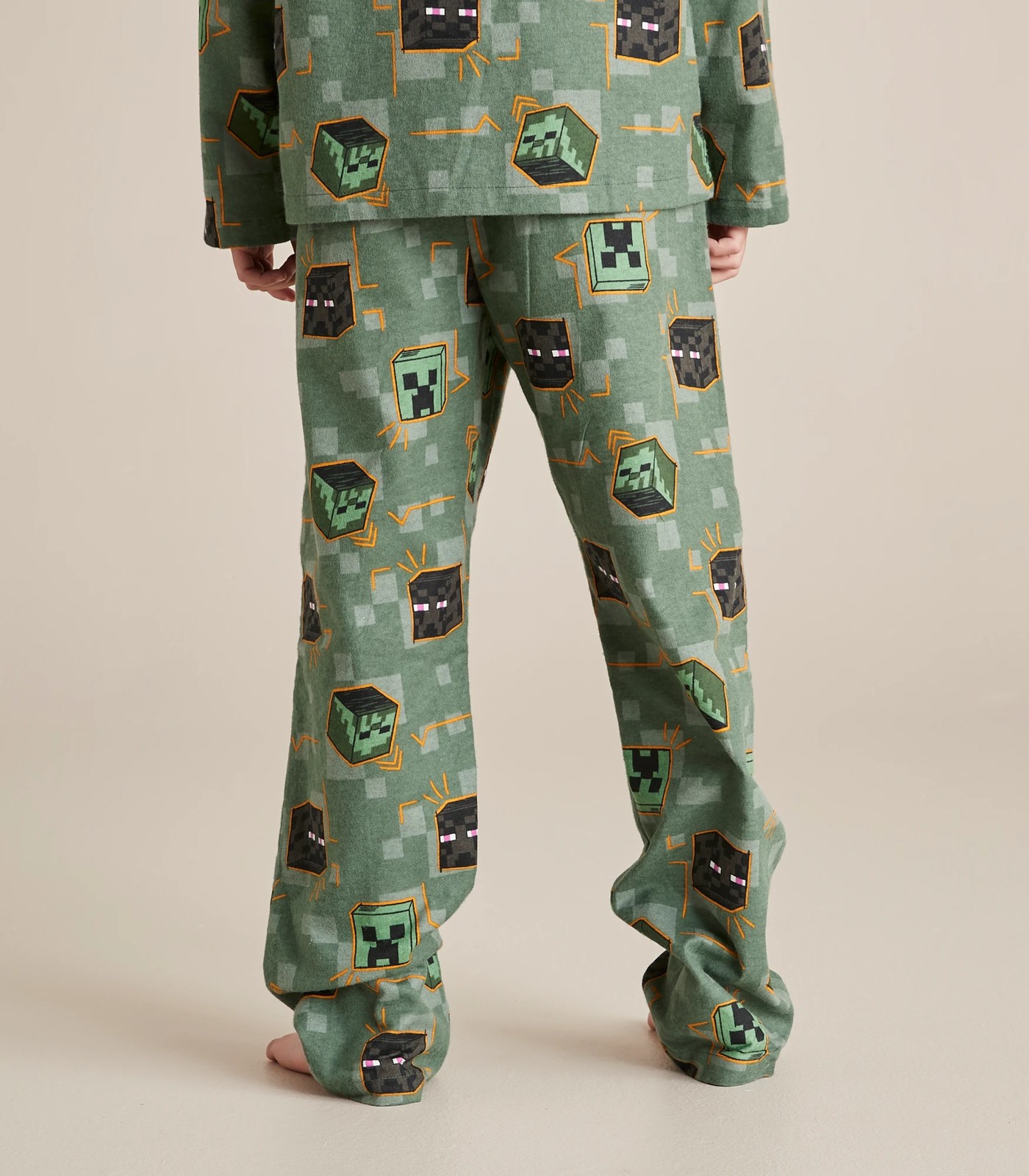 370_67374069_9+22C6F5