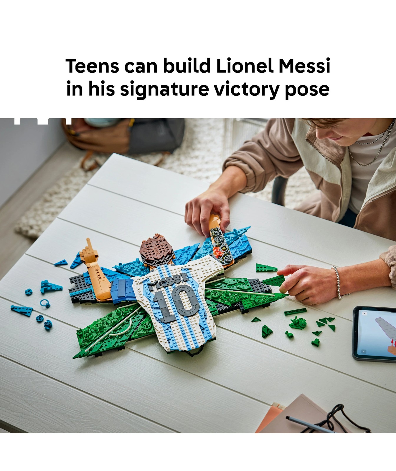 Pre-Order LEGO® Editions Football Lionel Messi – Celebration 43018 3 of 5