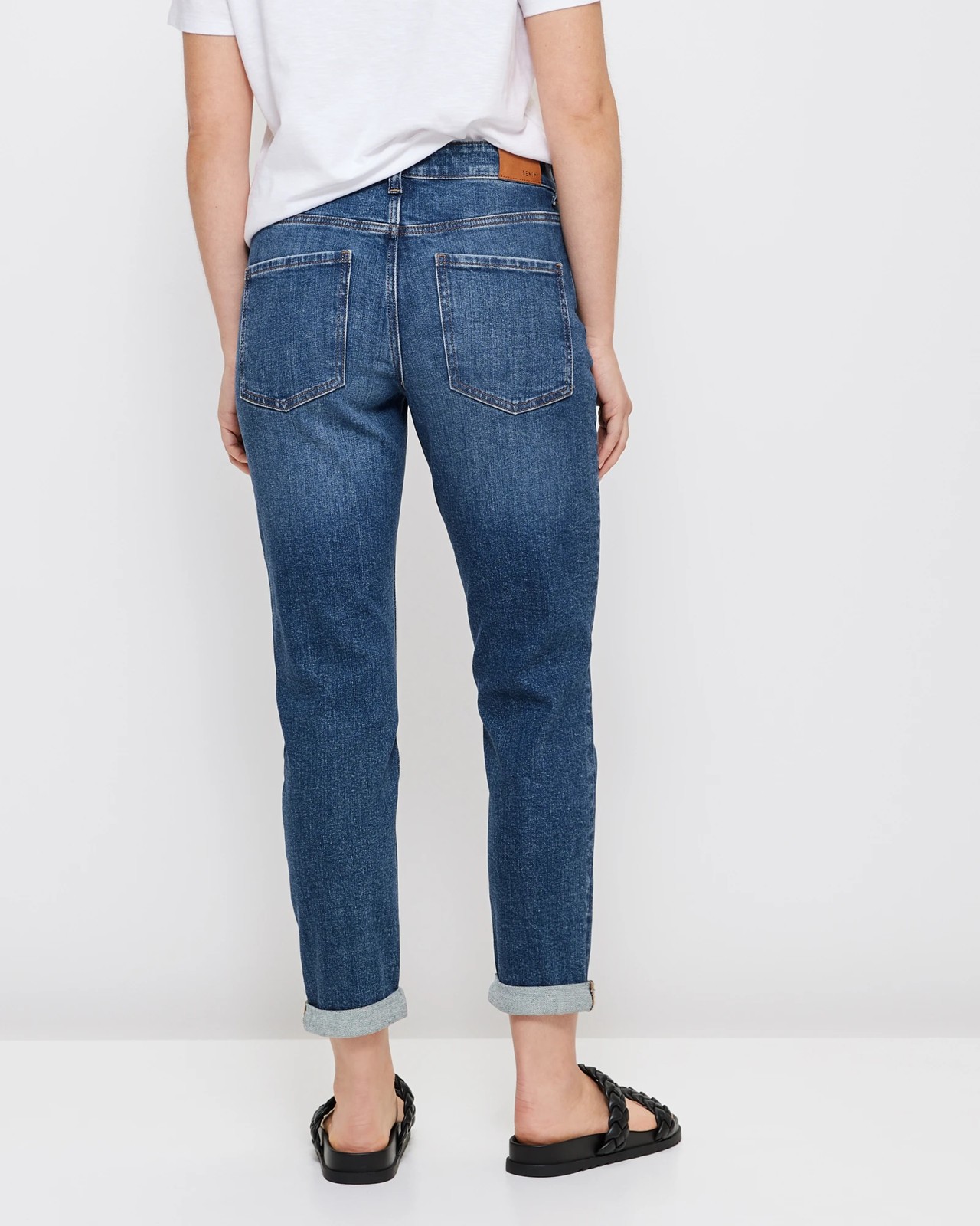 Tash Mid Rise Ankle Length Girlfriend Jeans