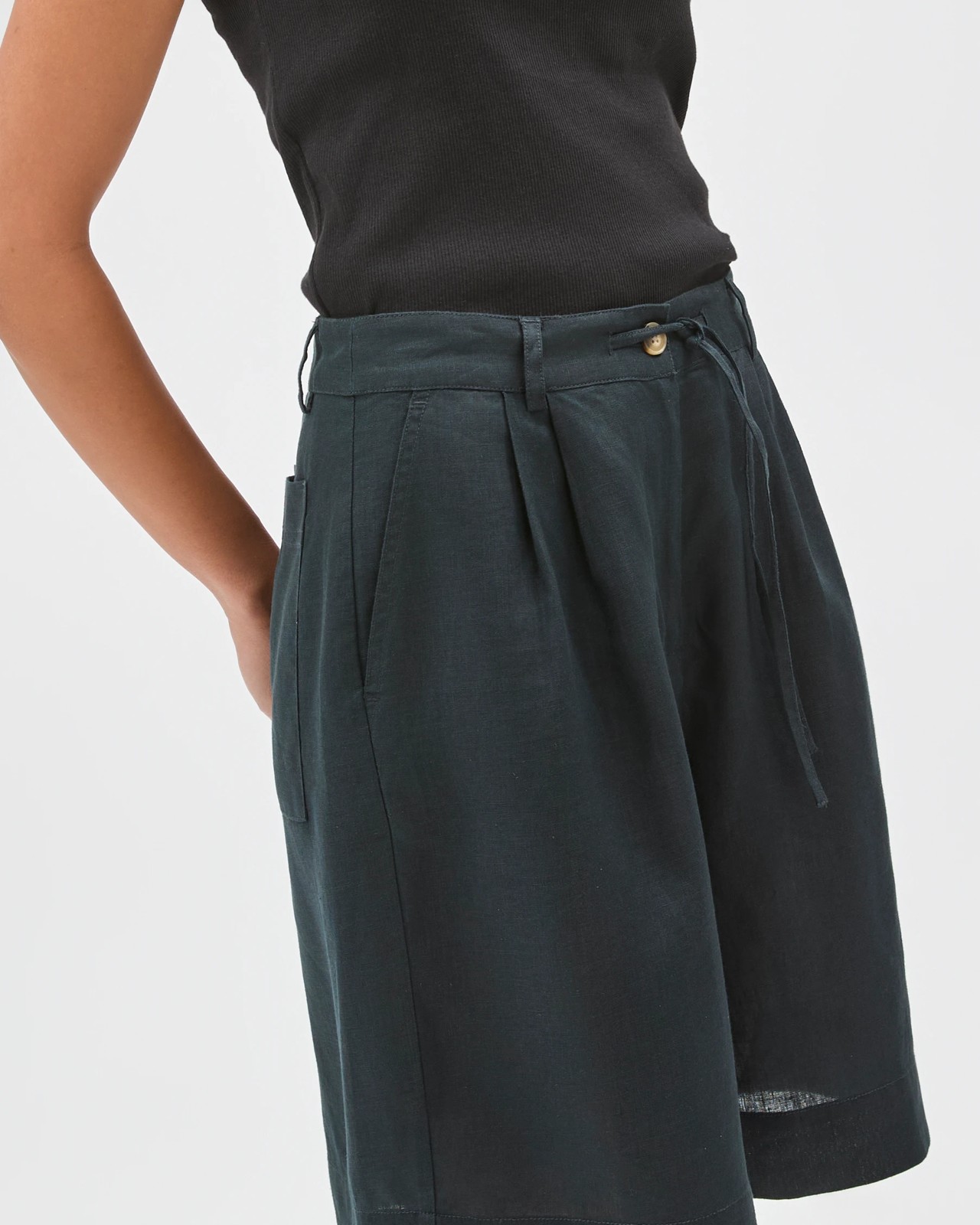 European Linen Bermuda Shorts - Black 5 of 6