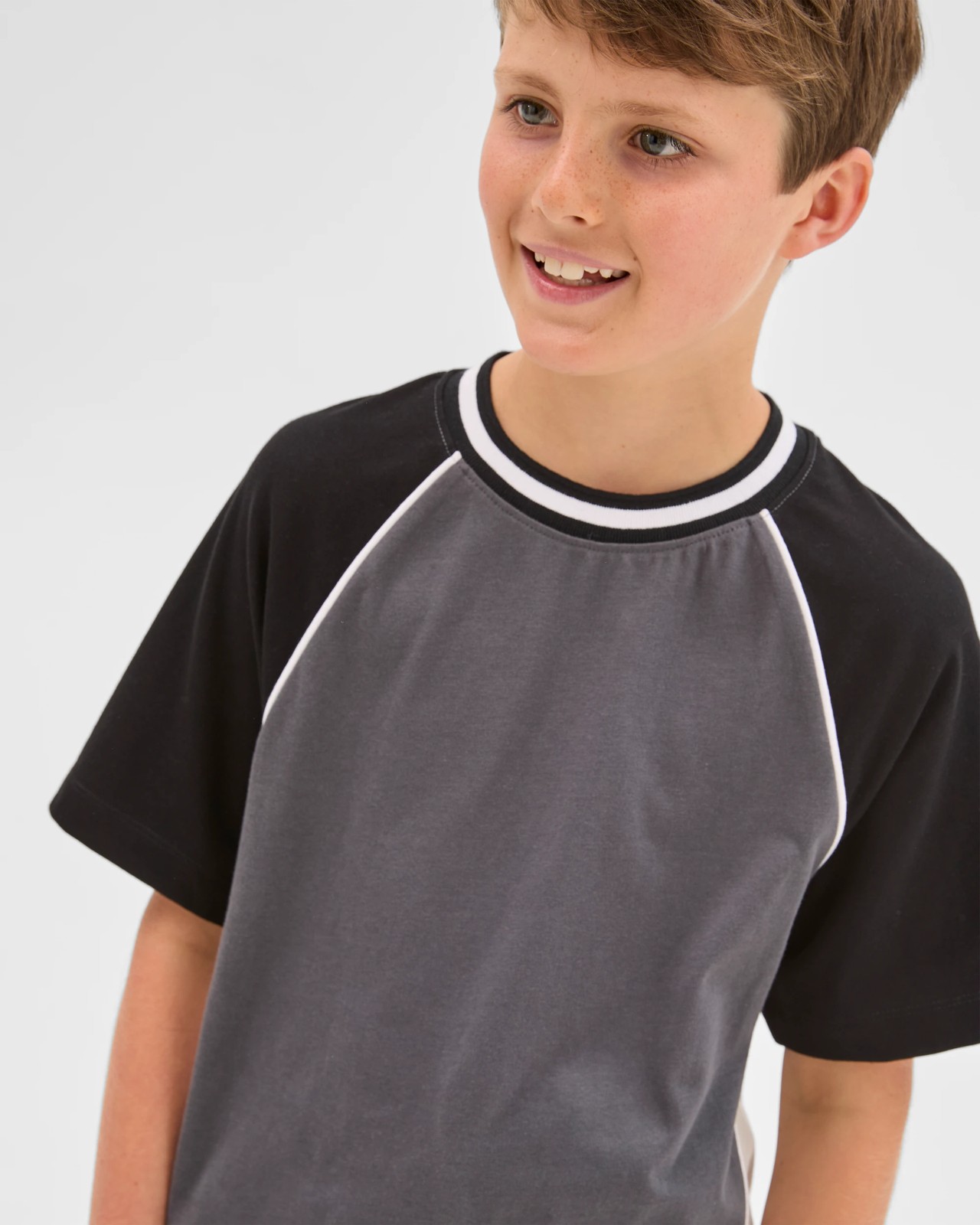 Australian Cotton Raglan Sleeve Spliced T-Shirt - Black 4 of 5