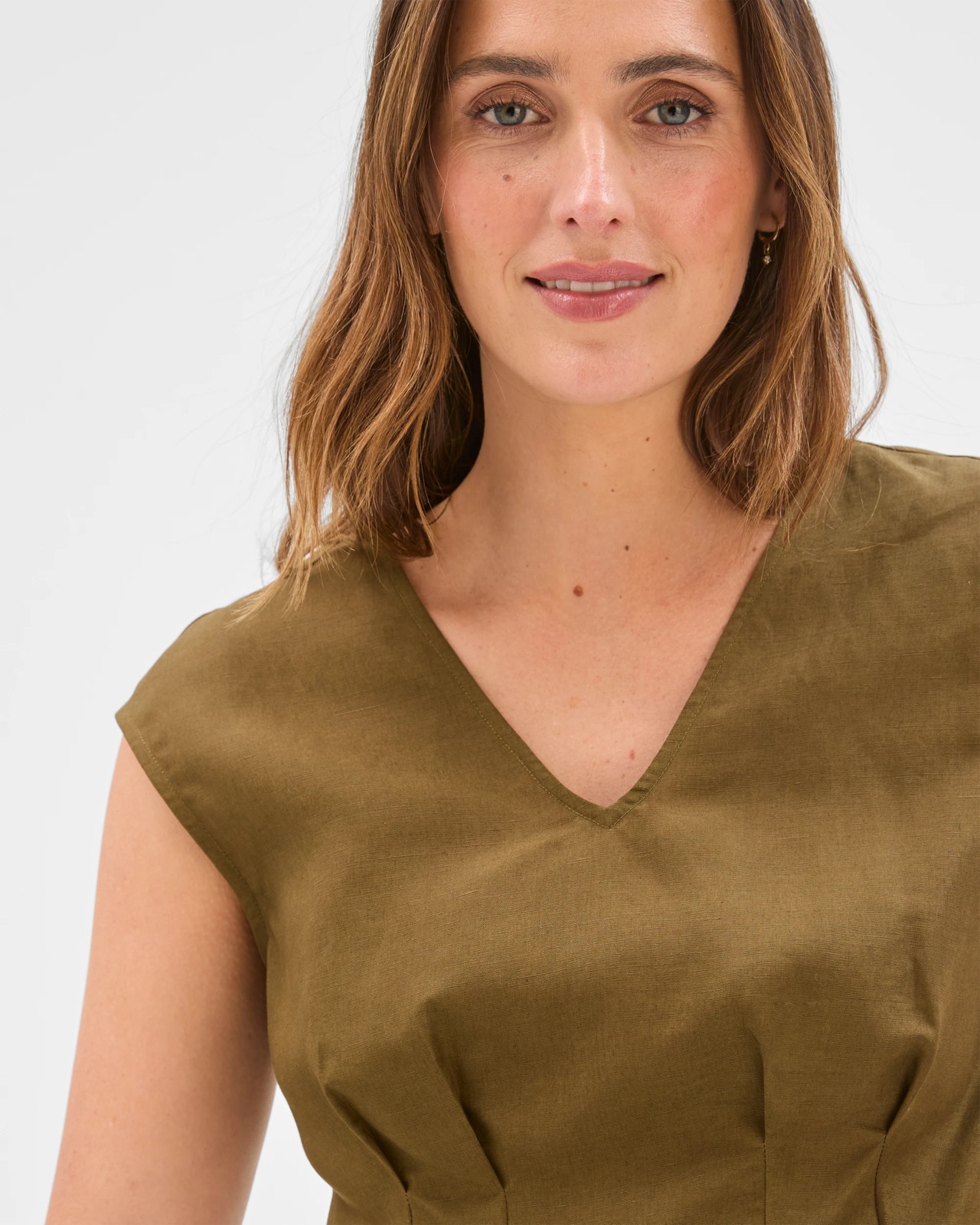 Preview Tania Sleeveless Tuck Waist V-Neck Tunic Top 3 of 5