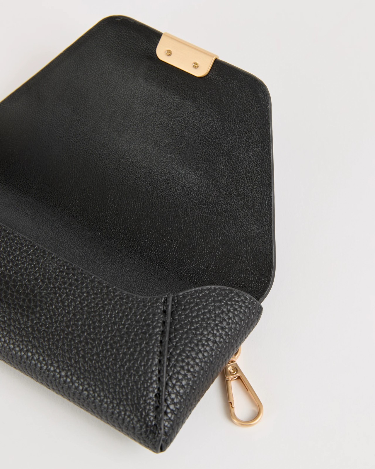 Pebble Sunglasses Case - Black 2 of 3