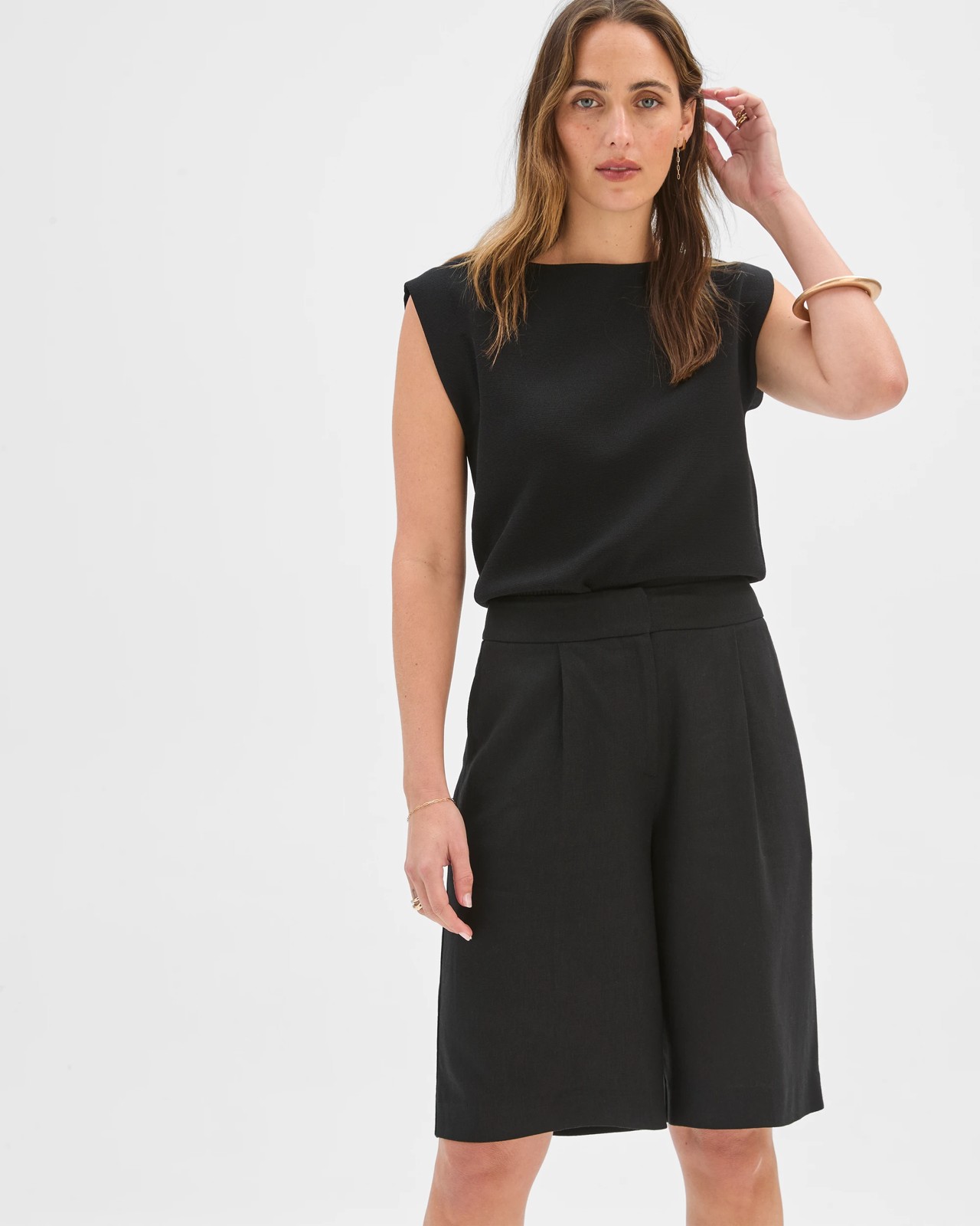 Preview Tailored Bermuda Shorts - Black 2 of 5