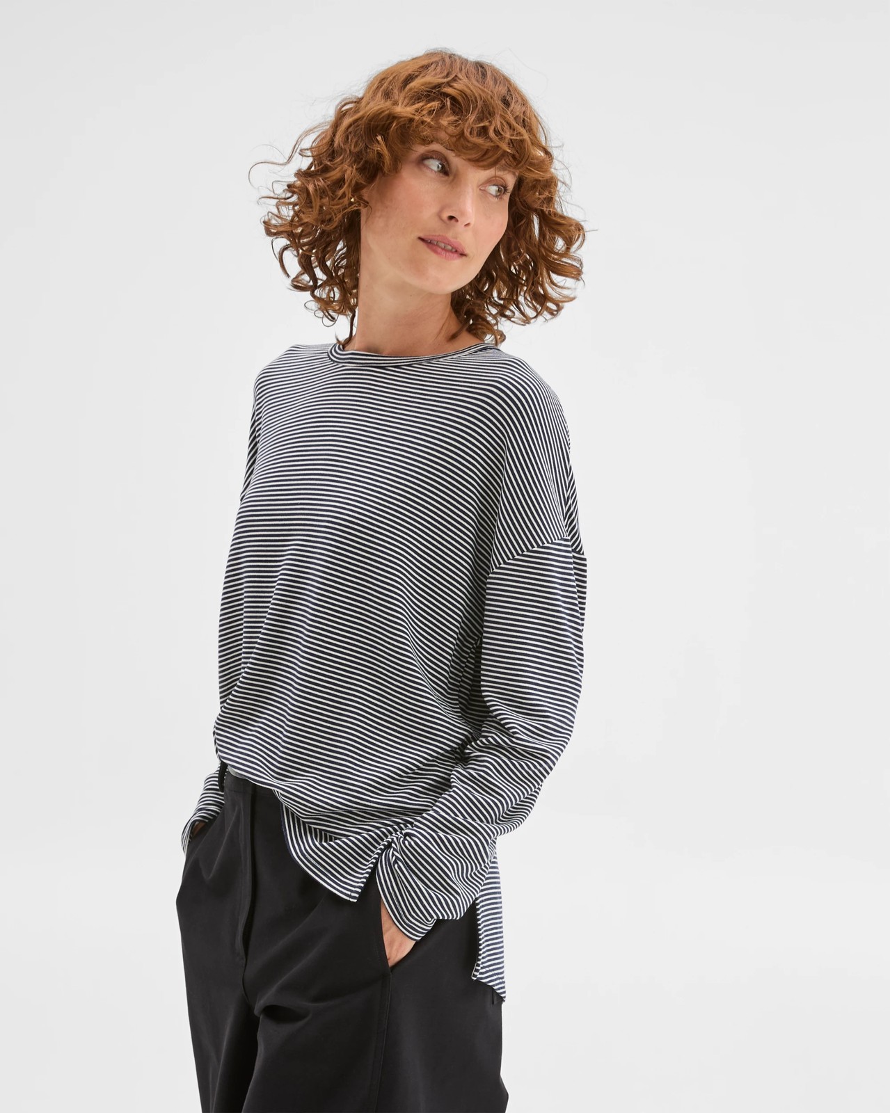 Long Sleeve Drop Shoulder Curved Hem Top -  Navy + White 4 of 6