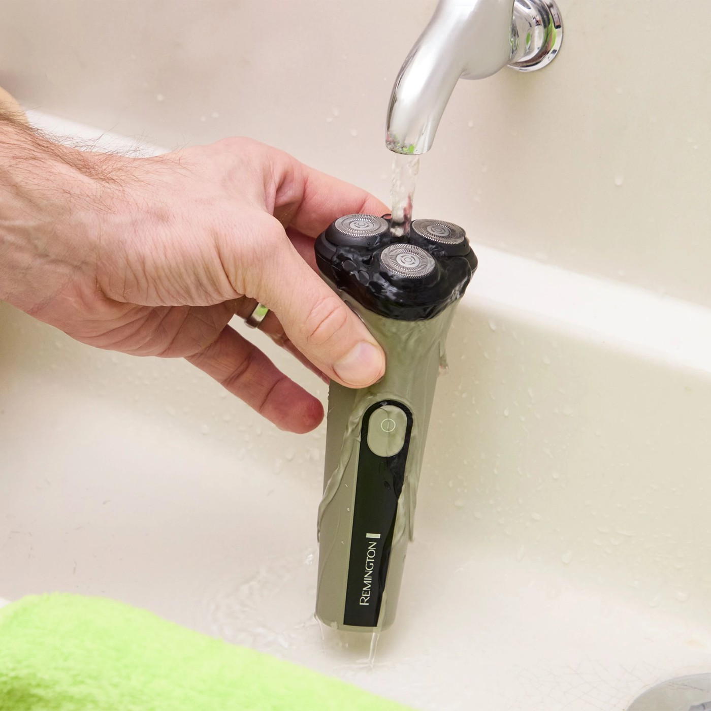 Remington Duracut Rotary Shaver 3 of 5