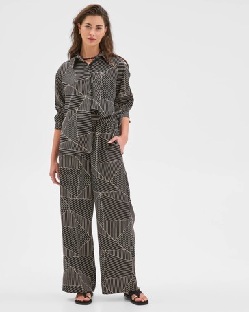 Petites Flat Front Elastic Waist Pants