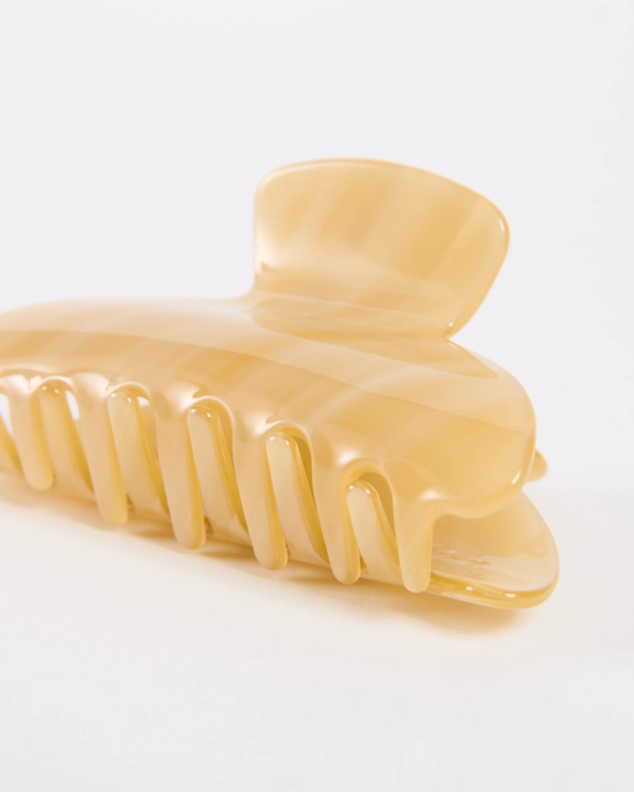 Large Resin Claw Clip - Beige Tort 2 of 2
