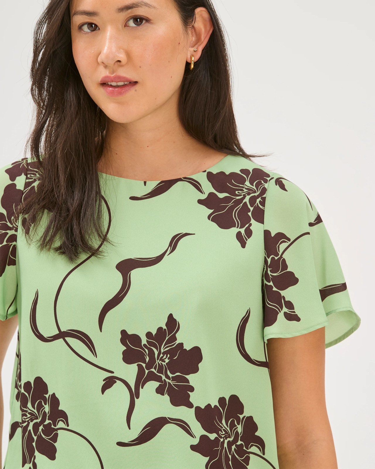 Preview Ella Crew Neck Blouse - Soft Green Floral 3 of 6