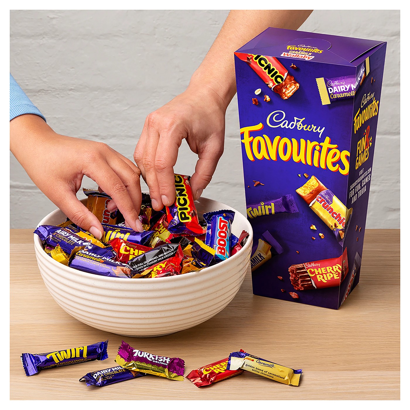 Cadbury Favourites 470g 4 of 5
