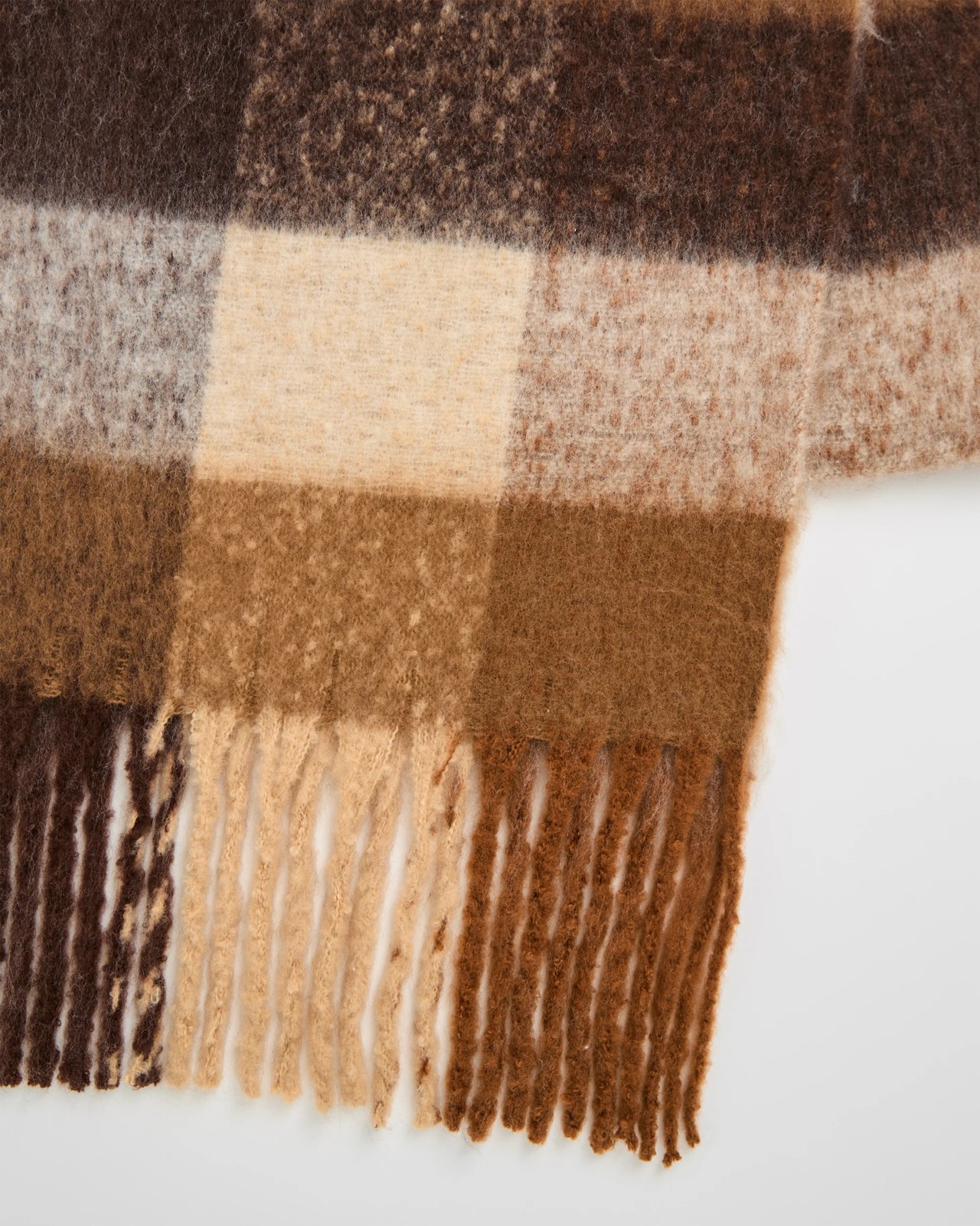 160_72332443_2+160T7233