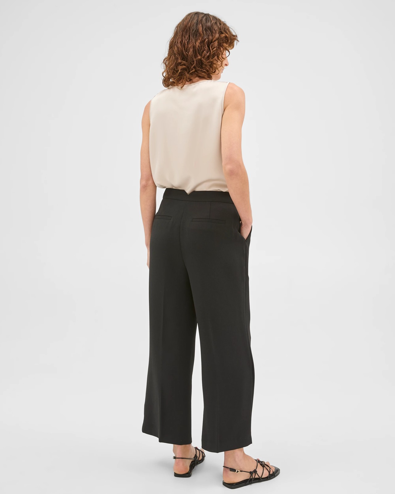 Preview Crepe Tailoring Cropped Culotte Pants - Black 4 of 6