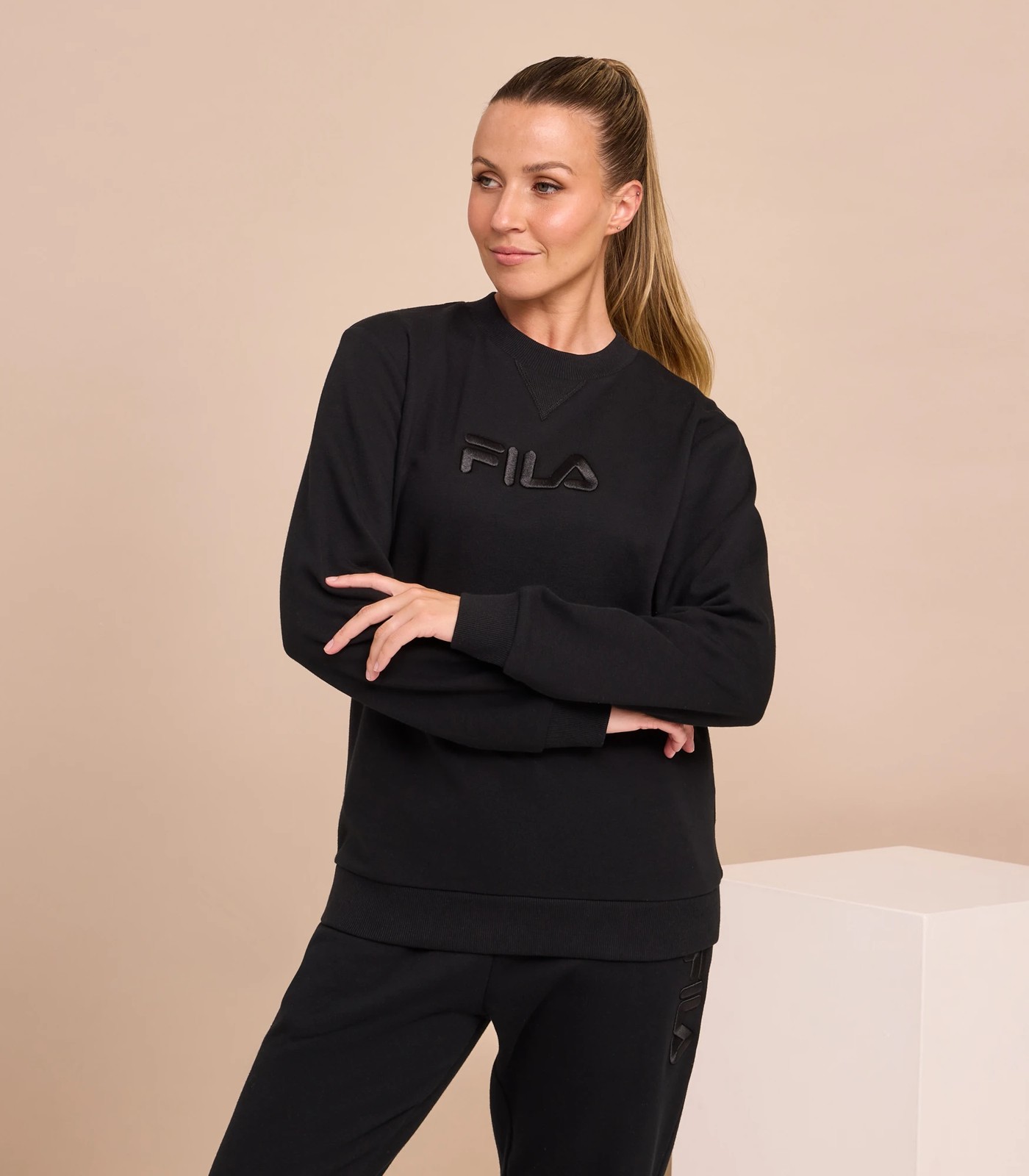 Black fila jumper sale