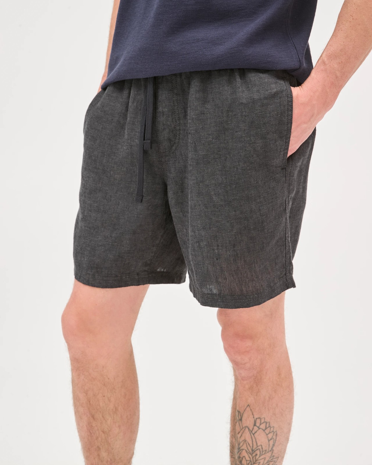 European Linen Shorts - Black 4 of 5