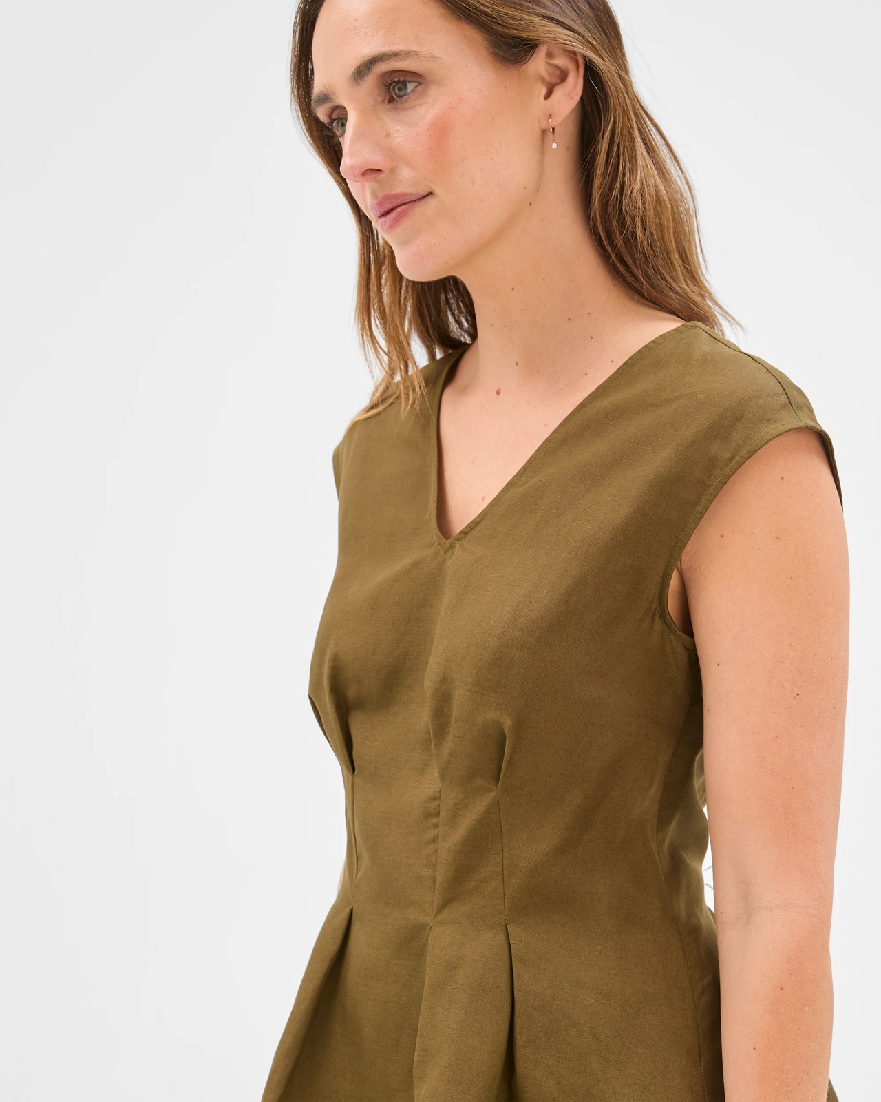 Preview Tania Sleeveless Tuck Waist V-Neck Tunic Top 4 of 5