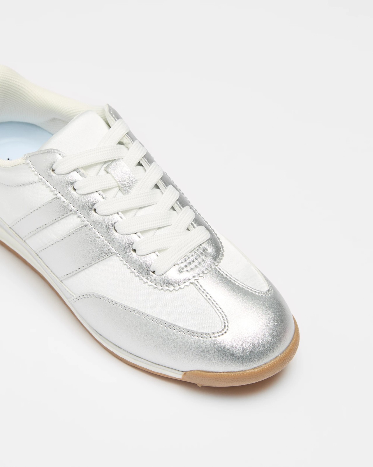 475_71272863_2+475T7127